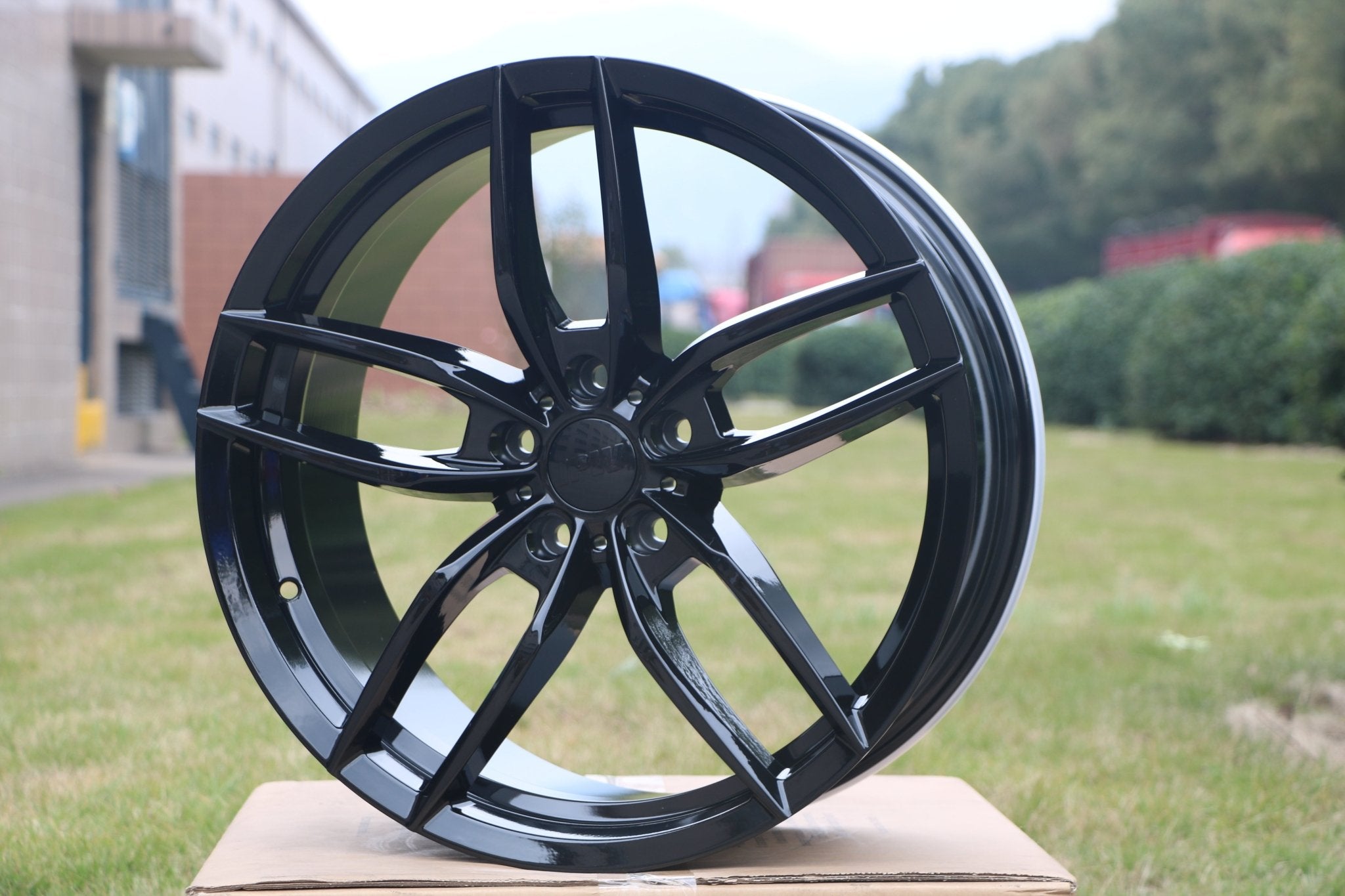 W524 D1407 20x8.5 Gloss Black 20x8.5 Et35 5x114.3 CB73.1