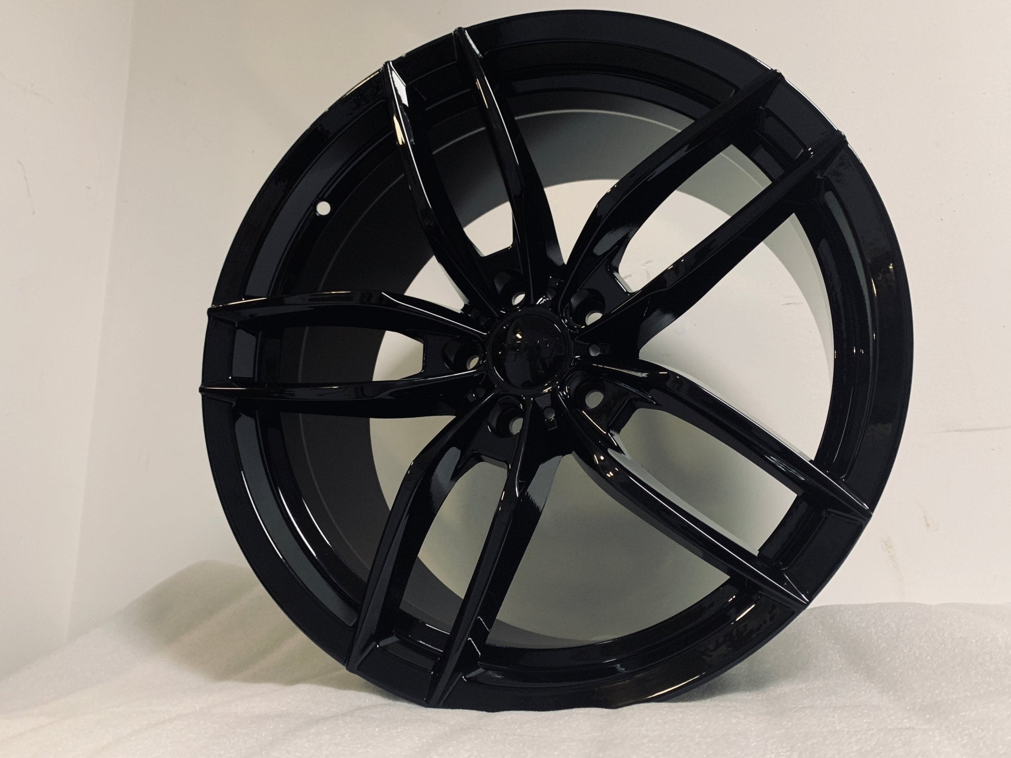 W524 1407 Gloss Black 19x9.5 Et35 5x120 CB72.56