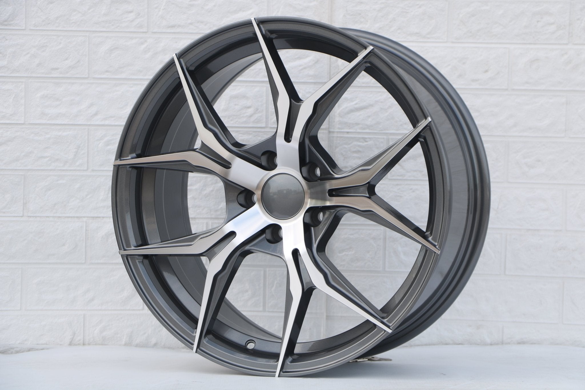 W531 Gunmetal Machined Face 19x8.5 Et35 5x114.3 CB73.1