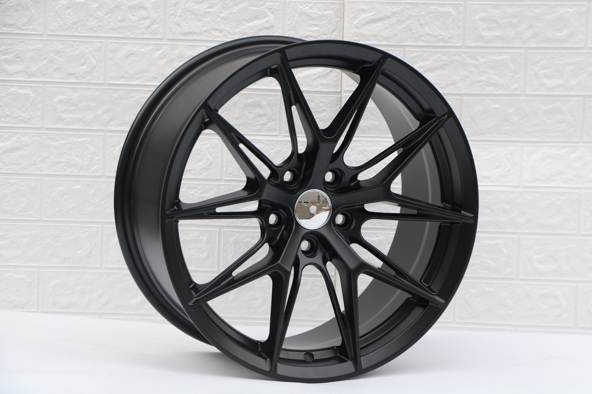 W538 iV-1520 Satin Black 18x8.0 ET35 5x114.3 CB73.1