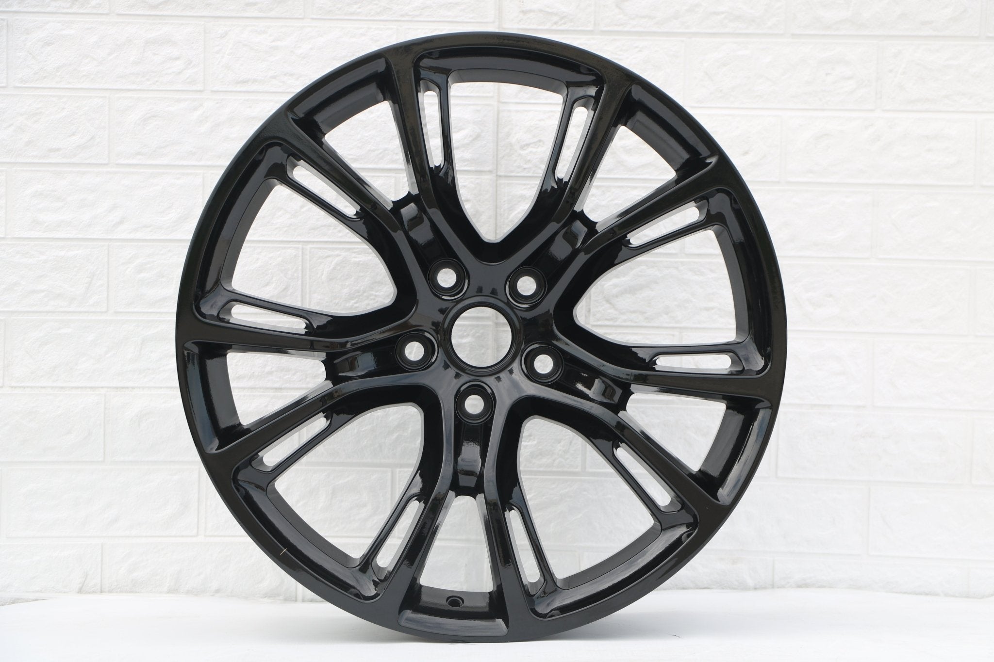 W568 Gloss Black 22x9.0 ET32 5x127 CB71.5