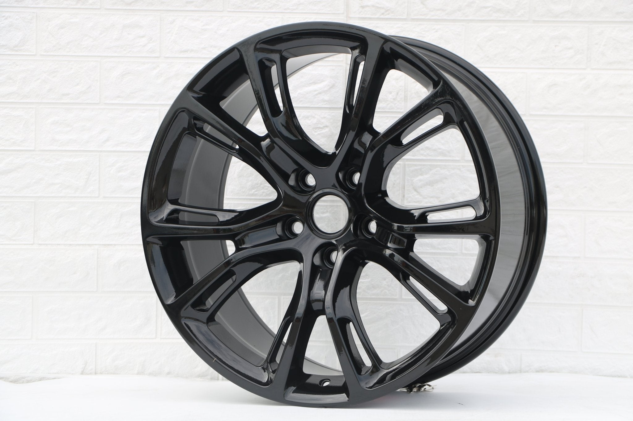 W568 Gloss Black 22x9.0 ET32 5x127 CB71.5