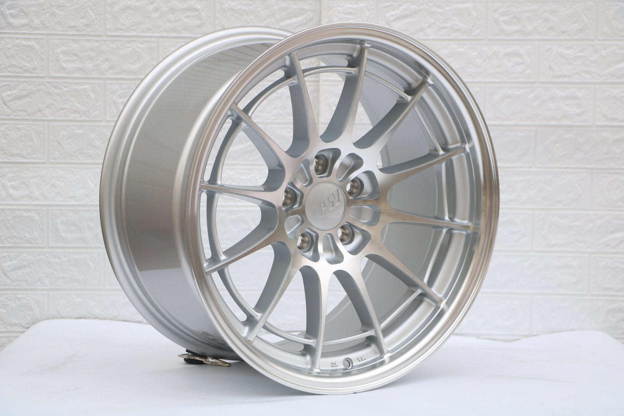 W569 XH064 Silver Machined Face 19x8.5 ET35 5x114.3 CB73.1