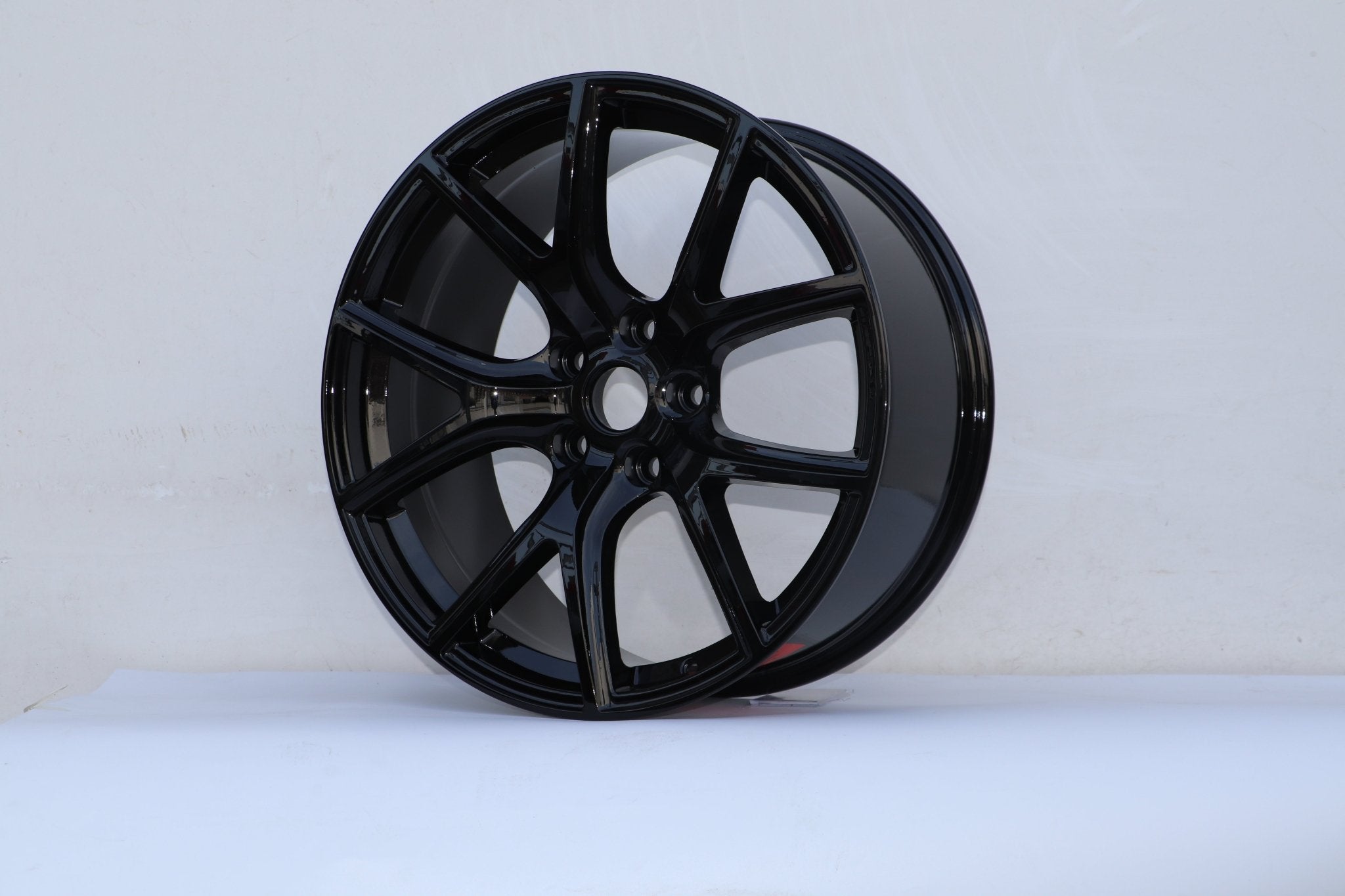 W571 1317 Gloss Black 22x9.0 ET28 CB71.5 5x127