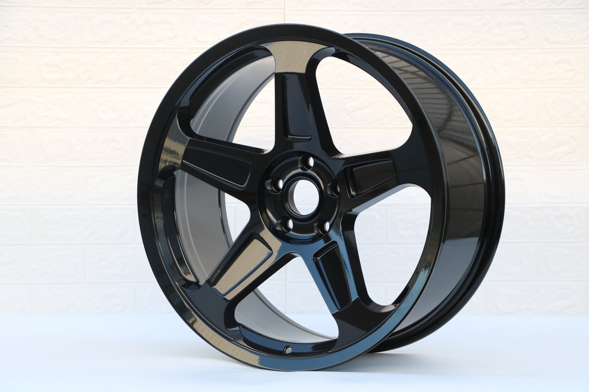 W597 1393 Gloss Black 22x9.0 ET20 CB71.5 5x115