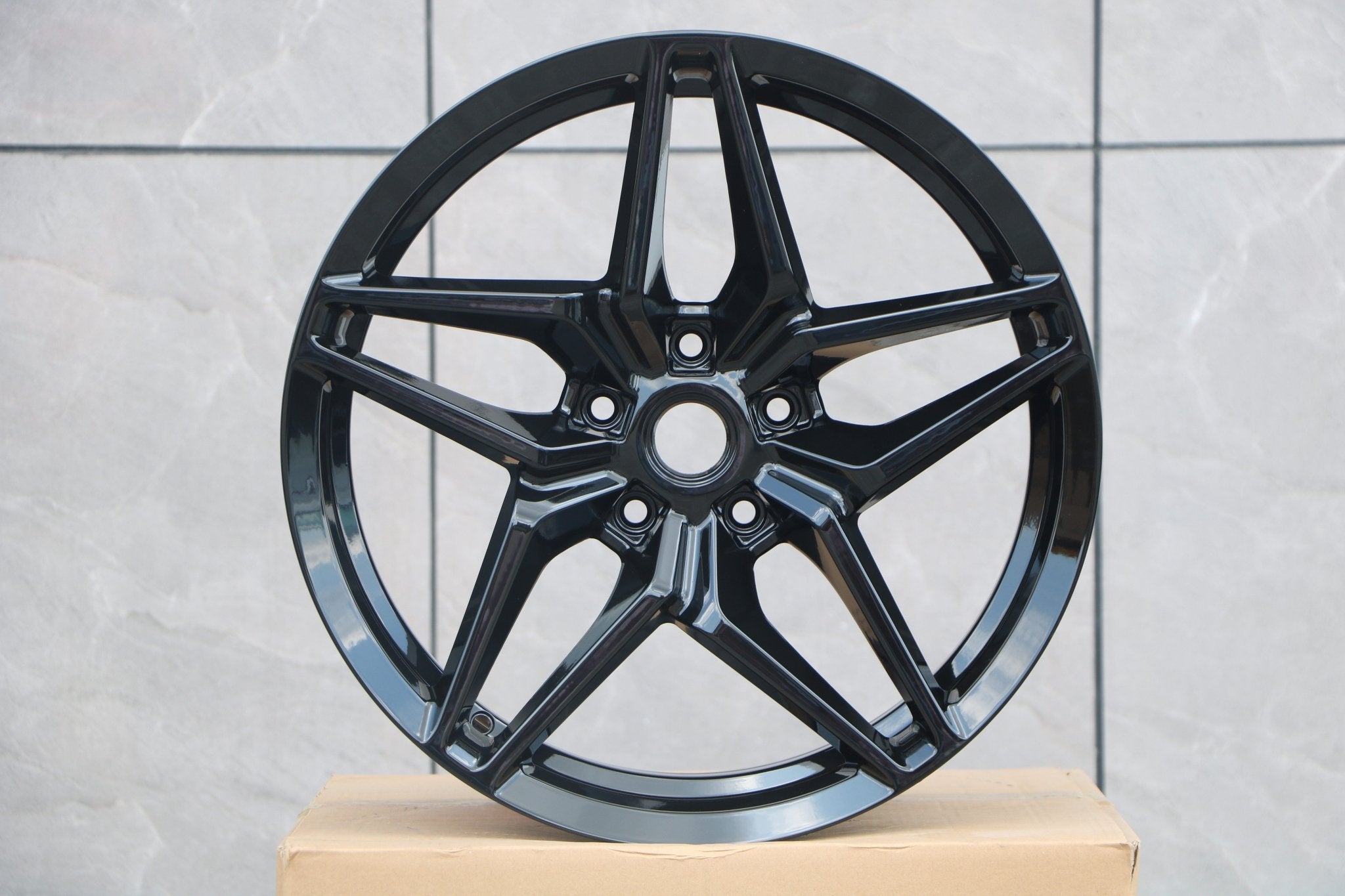 W599 D1584 Gloss Black 19x9.5 ET50 5x120.7 CB70.3