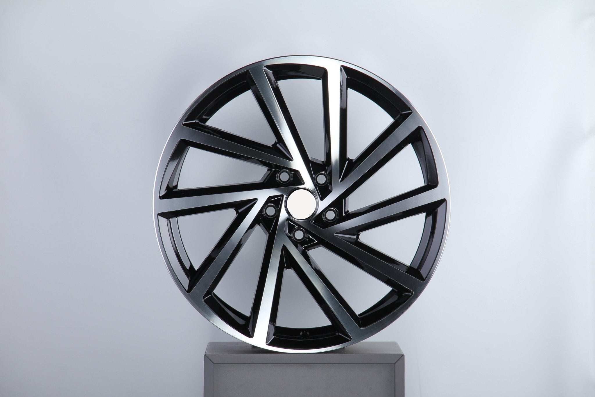 W609 681 Black Machined Face 17x7.5 ET45 5x112 CB57.1