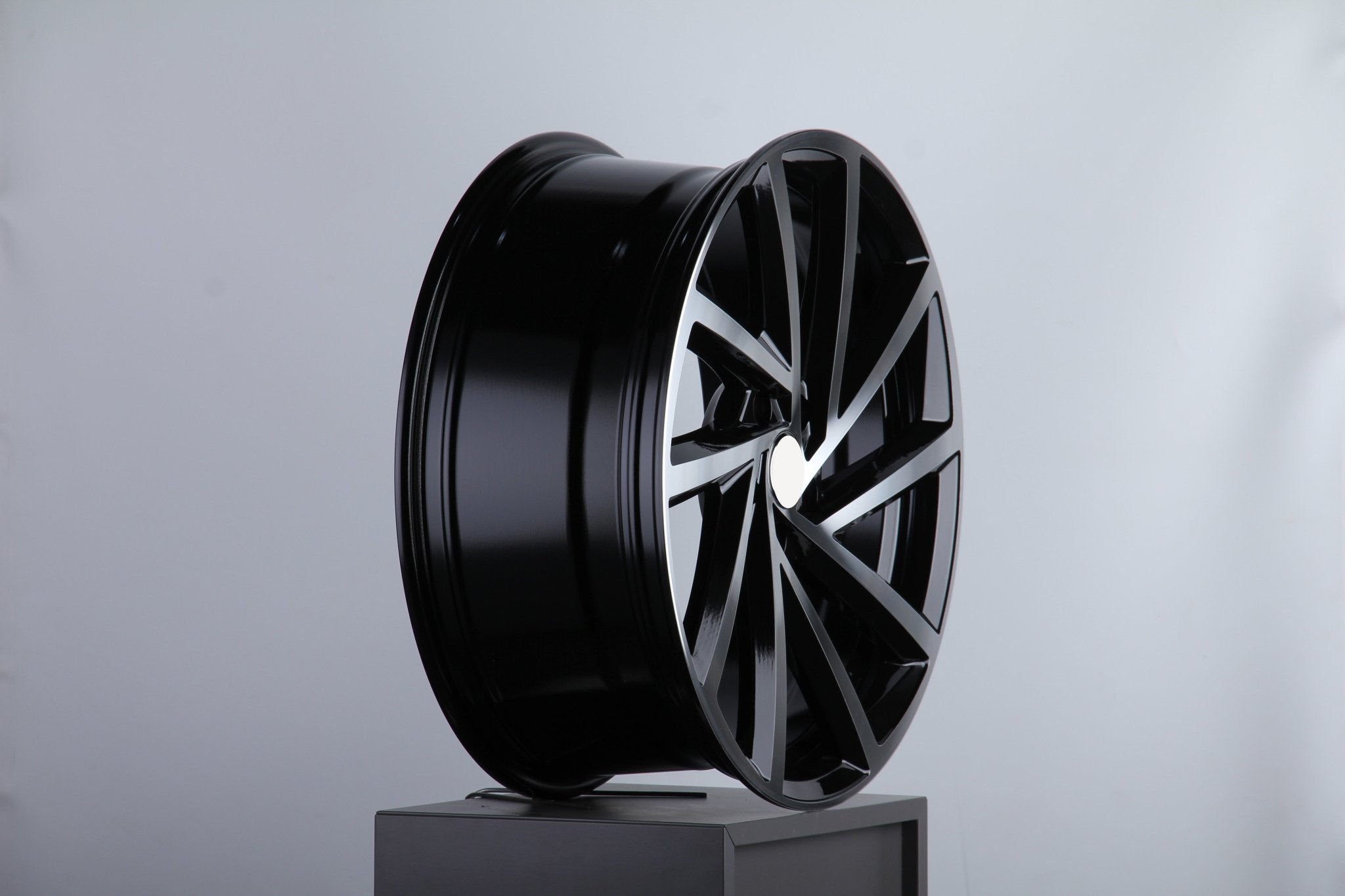 W609 681 Black Machined Face 17x7.5 ET45 5x112 CB57.1