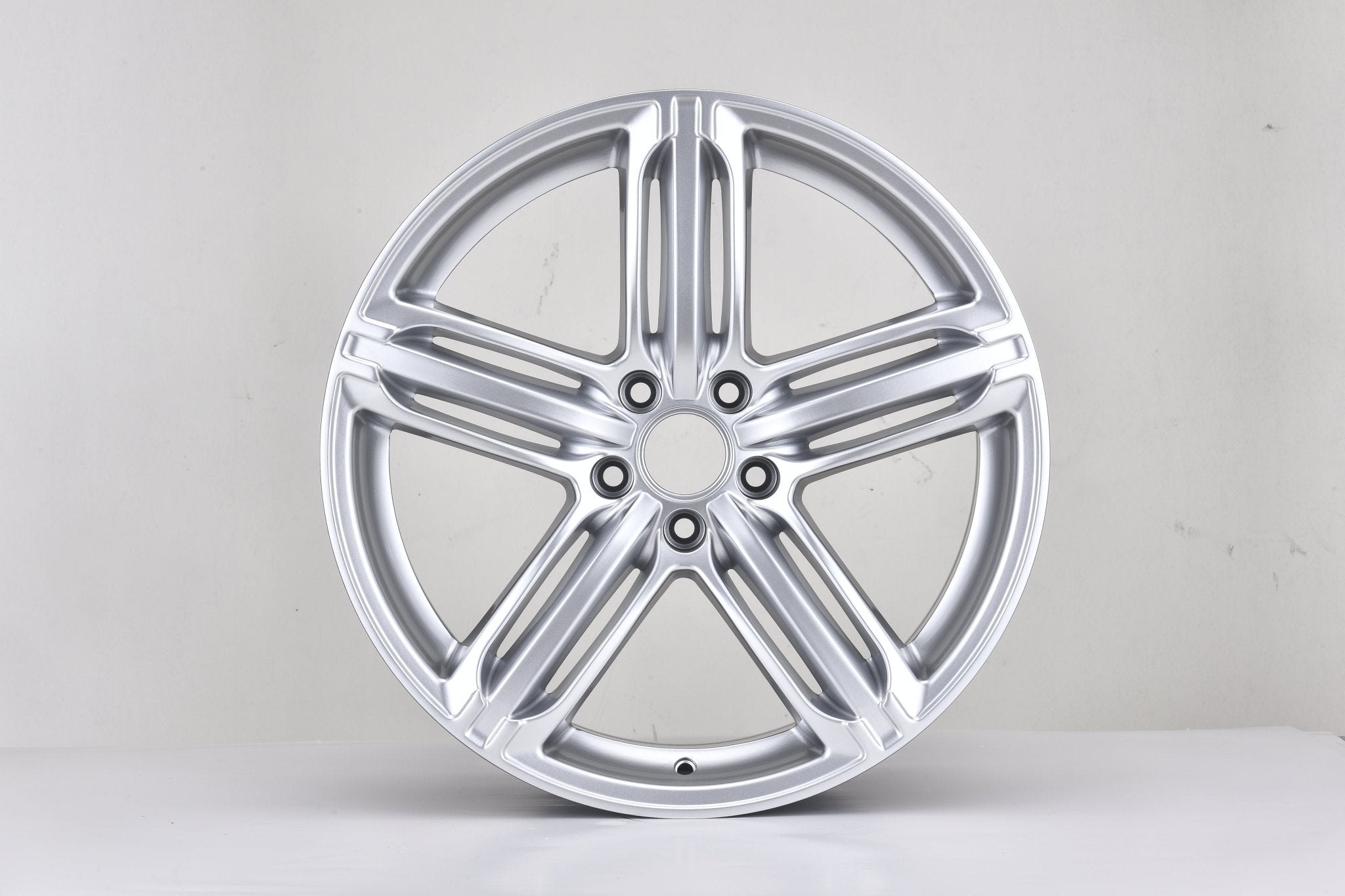 W620 Hyper Silver 20*9.0 ET50 5*130 CB71.5