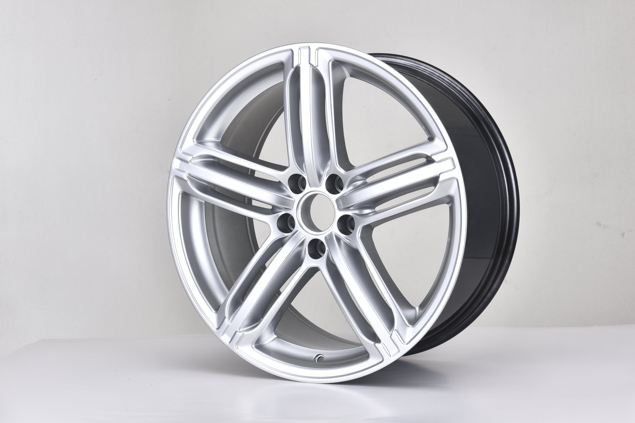 W620 Hyper Silver 20*9.0 ET50 5*130 CB71.5
