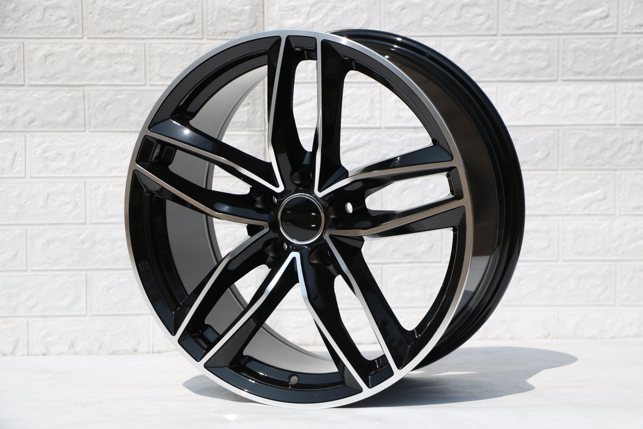 W627 1126 Black Machined Face 18x8.0 5x112 ET35 CB66.6