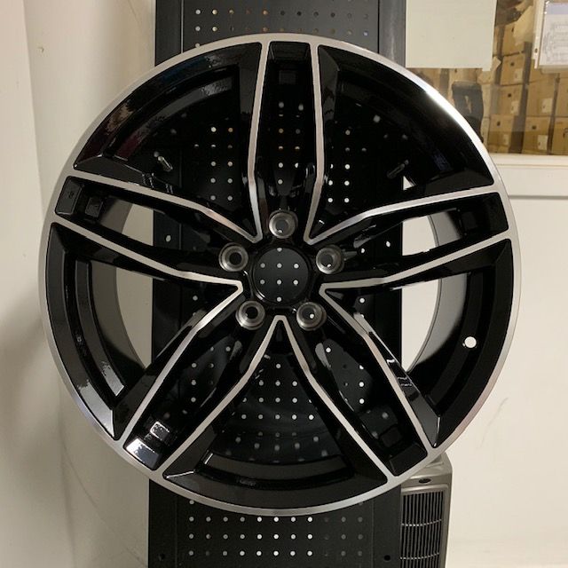 W627 1126 Black Machined Face 18x8.0 5x112 ET35 CB66.6