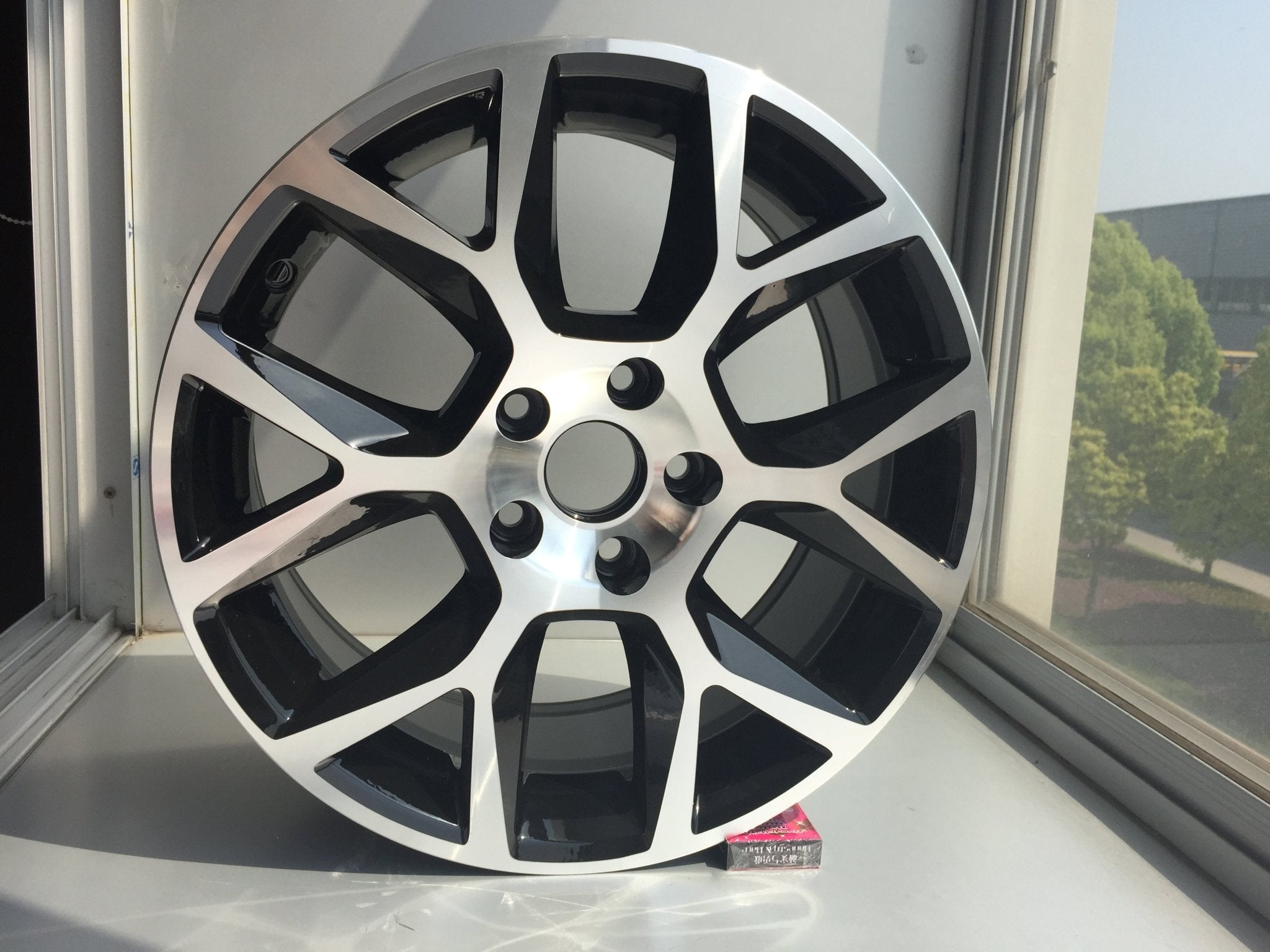 W640-Black Machine Face 18*7.5 ET45 5*112 CB57.1