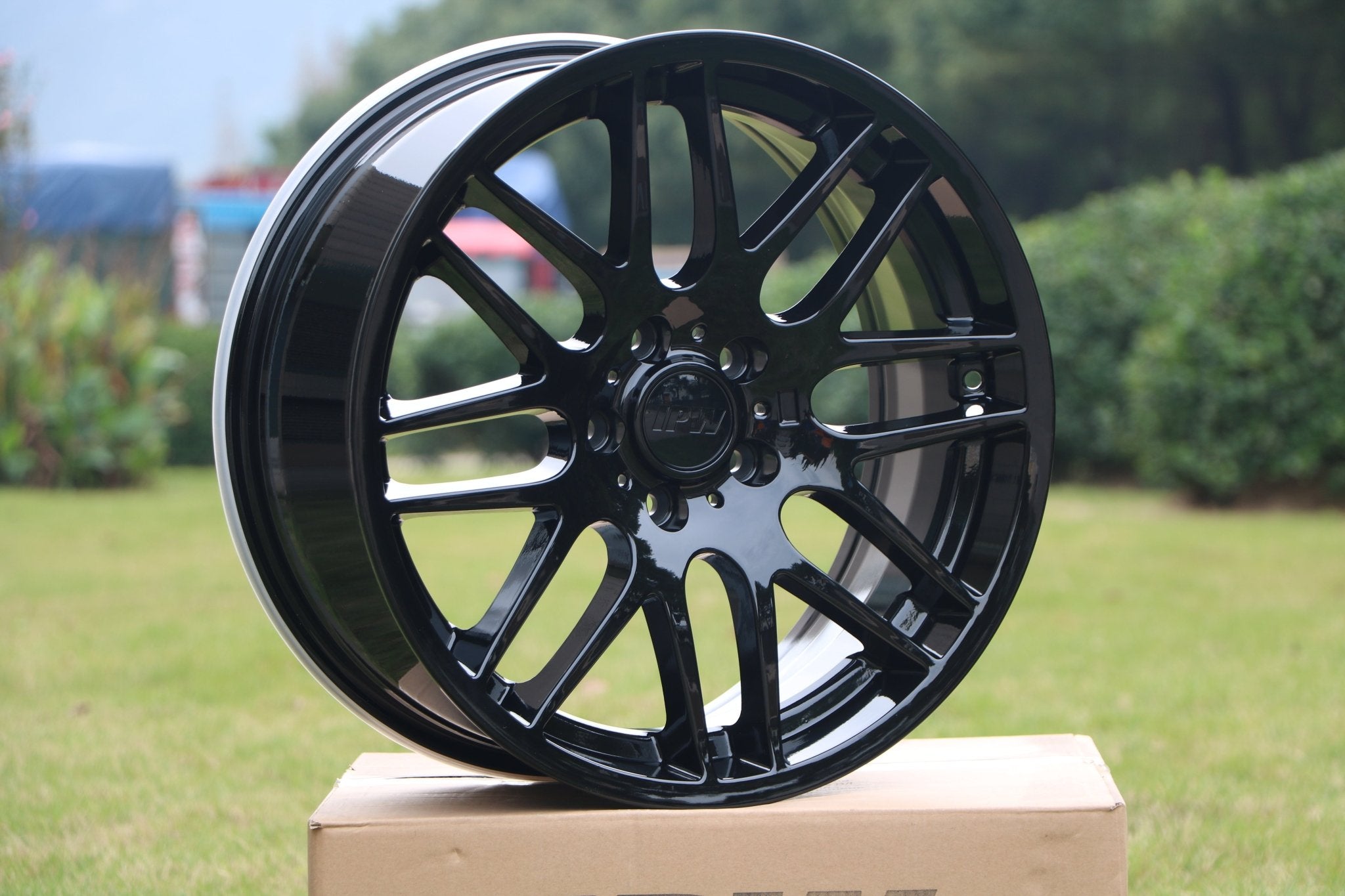 W703 Gloss Black 18x9.0 ET35 5x120 CB72.56
