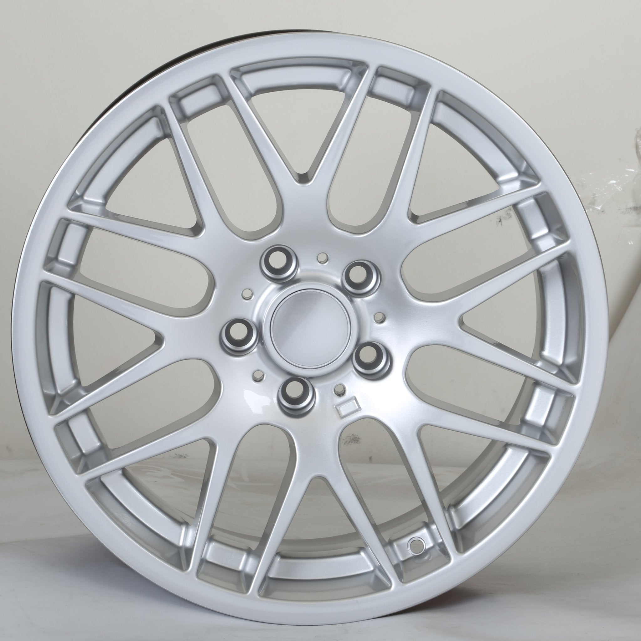 W703 Hyper Silver 18x9.0 ET35 5x120 CB72.56