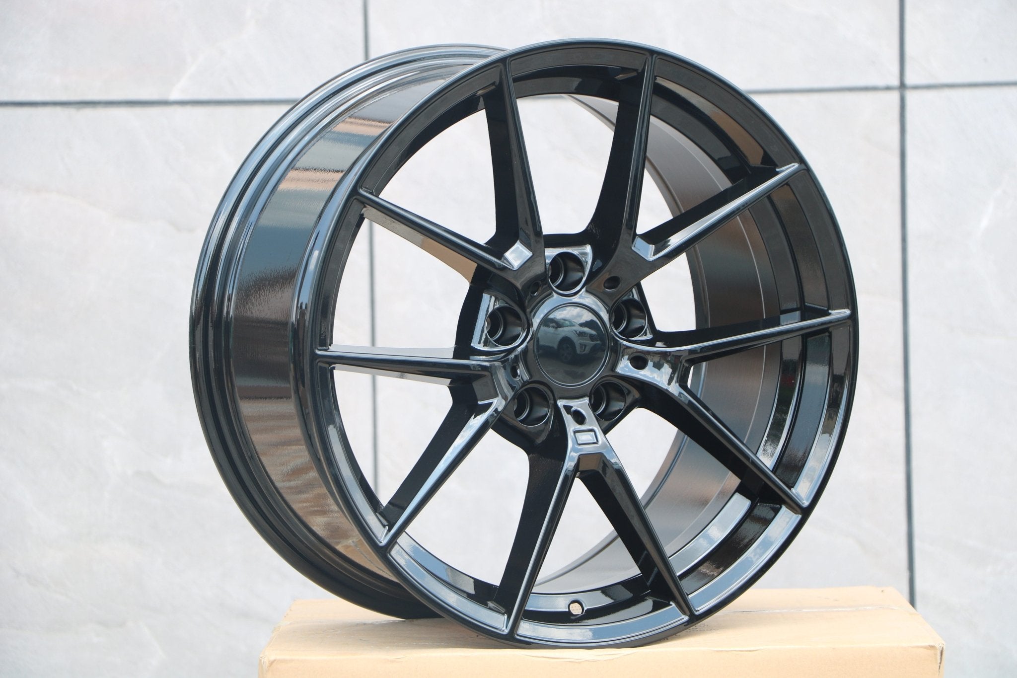 W705 Gloss Black 18x9.0 ET35 5x120 CB72.6