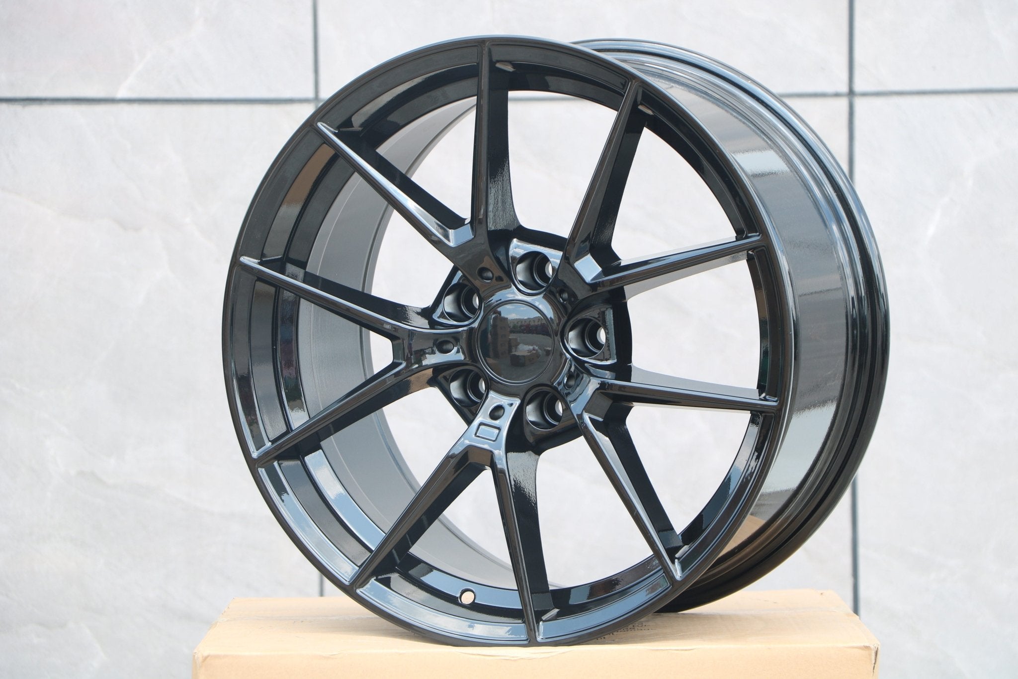 W705 Gloss Black 18x8.0 ET35 5x120 CB72.6