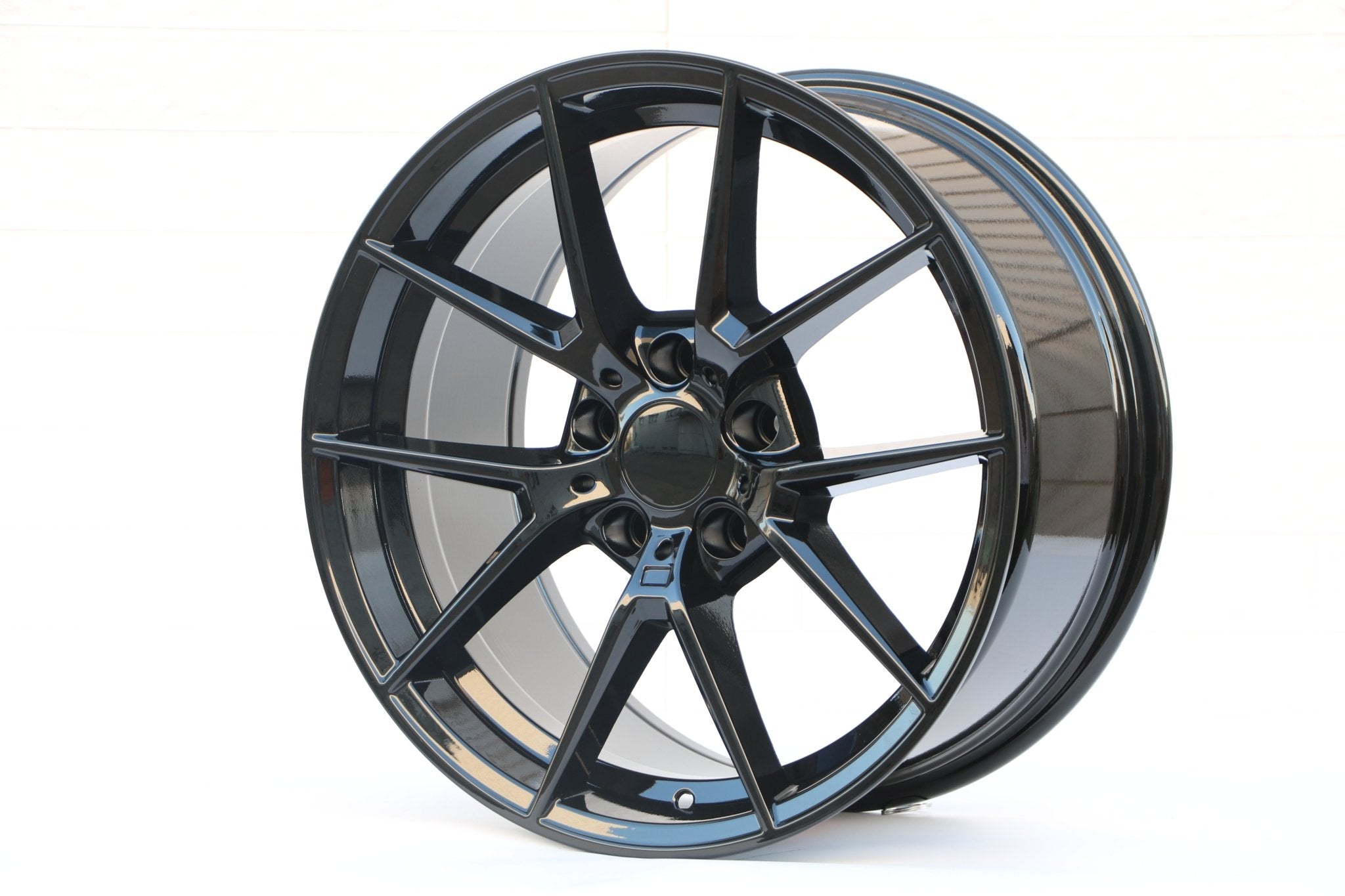W705 Gloss Black 18x9.0 ET35 5x120 CB72.6