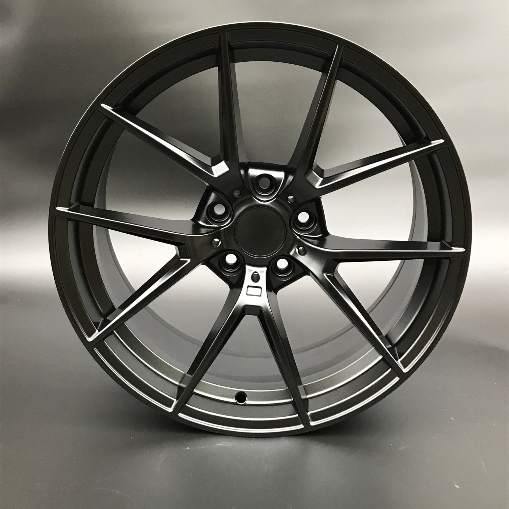 W705 1416 Metilic 19x8.5 ET35 5x120 CB72.6