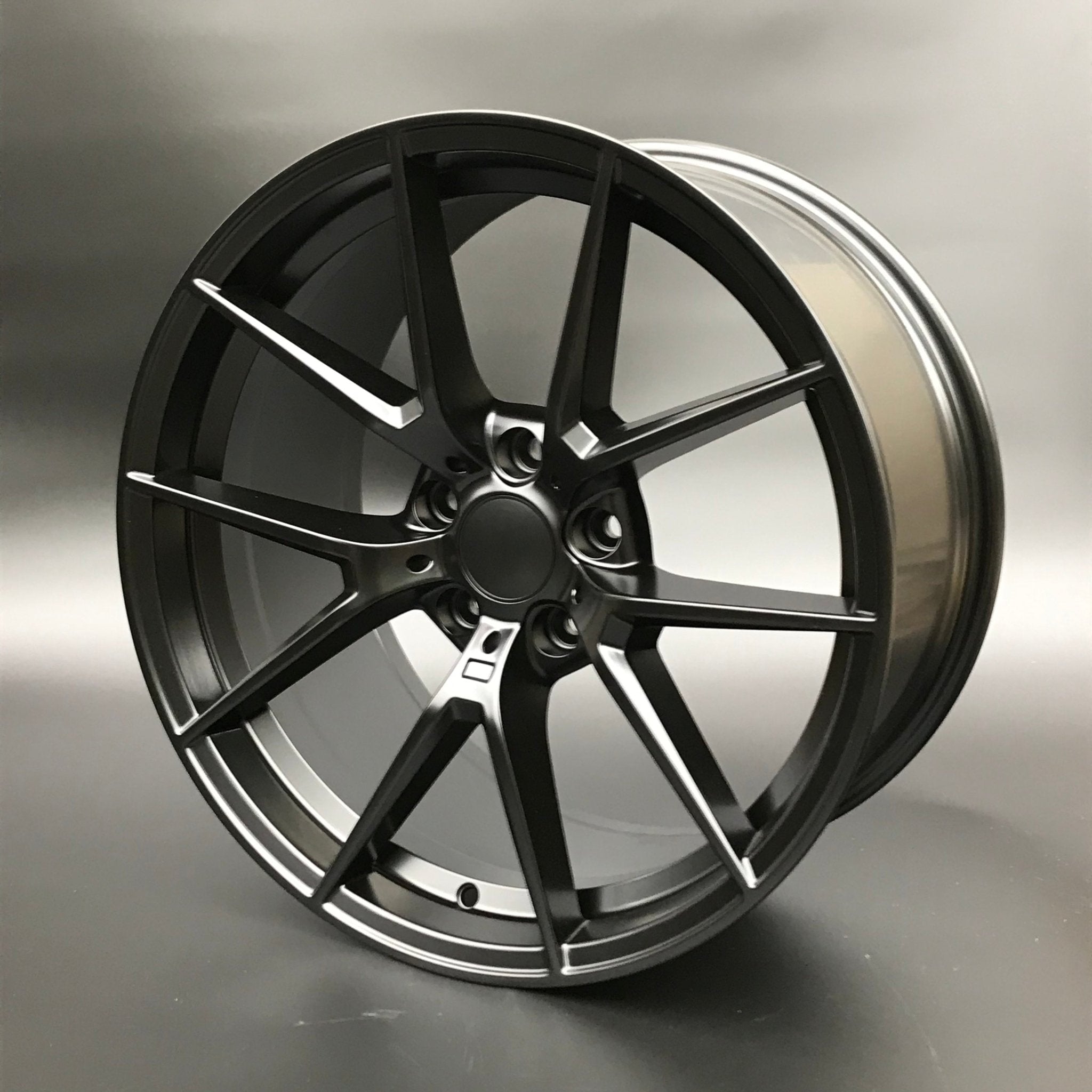 W705 Metalic 18x9.0 ET35 5x120 CB72.6
