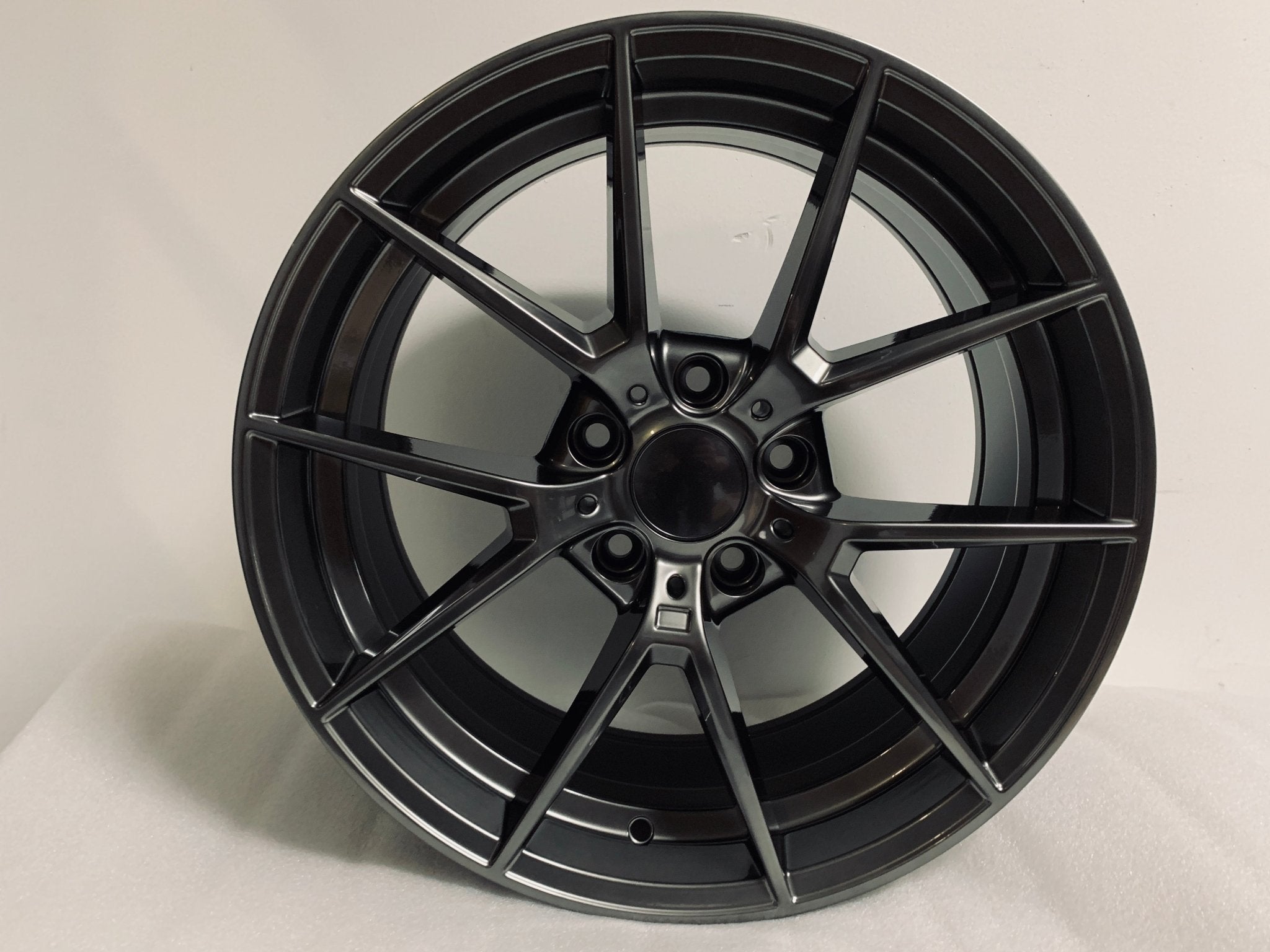 W705 1416 Metilic 19x8.5 ET35 5x120 CB72.6