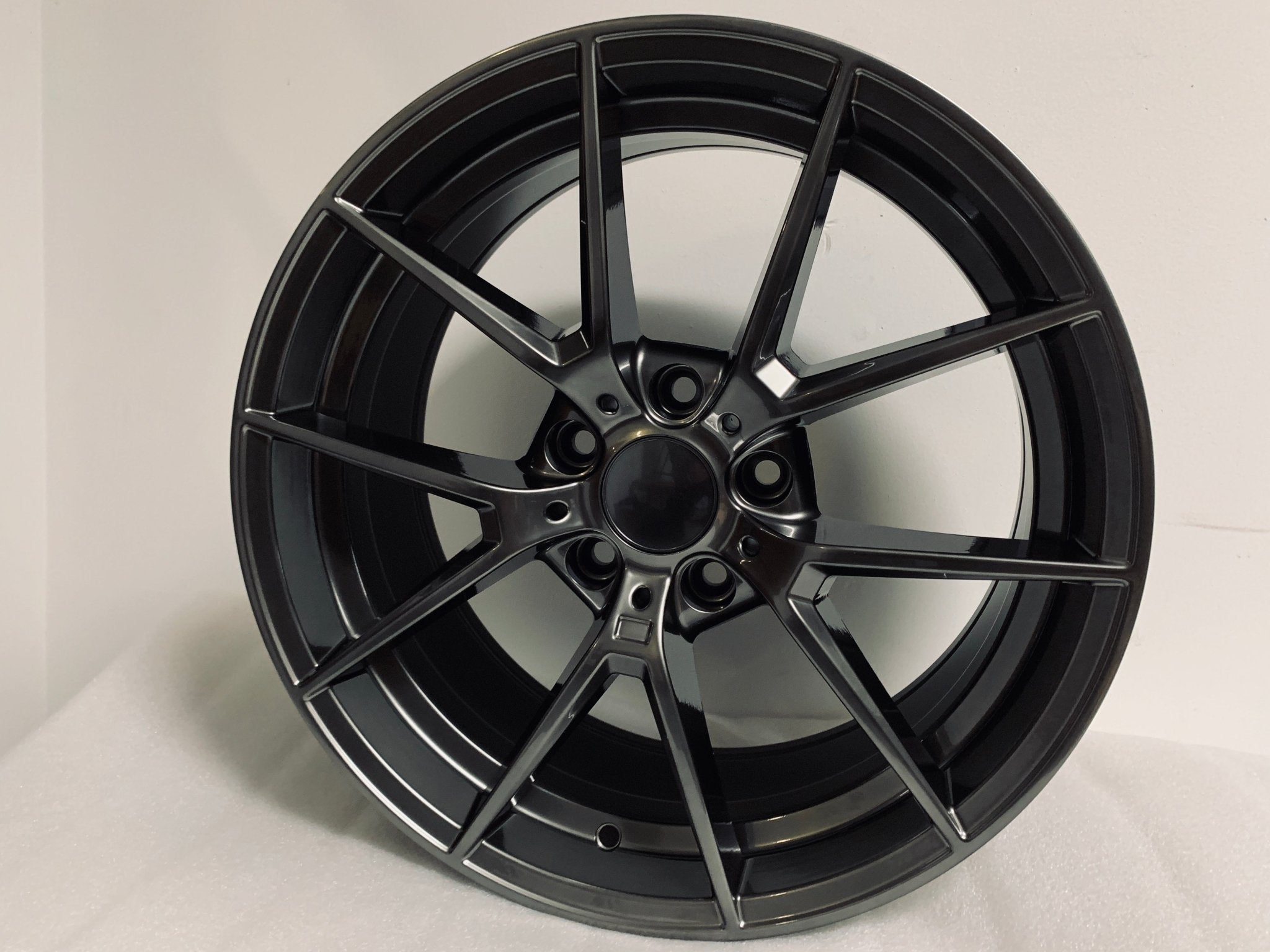 W705 1416 Metilic 19x8.5 ET35 5x120 CB72.6