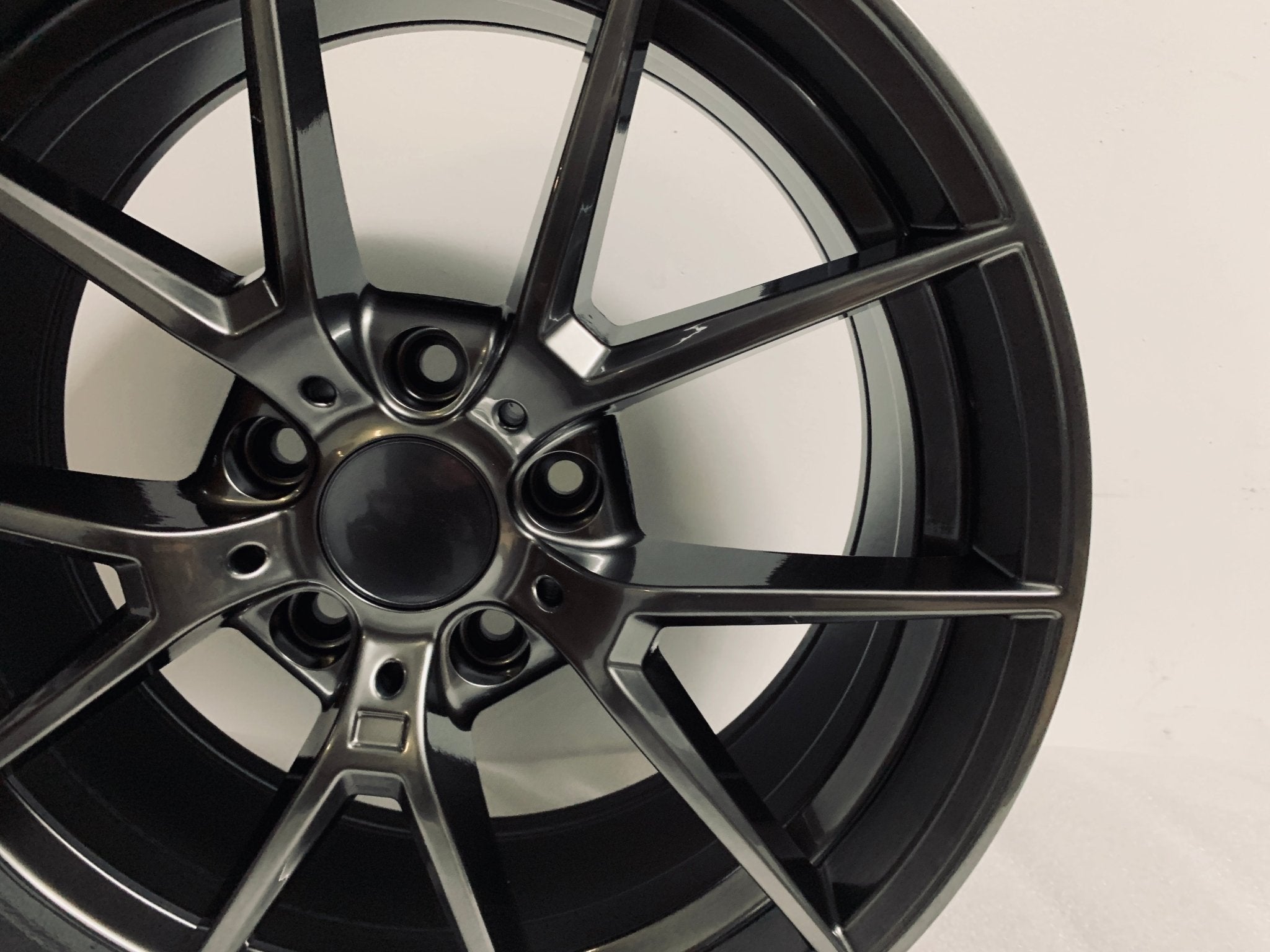 W705 1416 Metilic 19x8.5 ET35 5x120 CB72.6