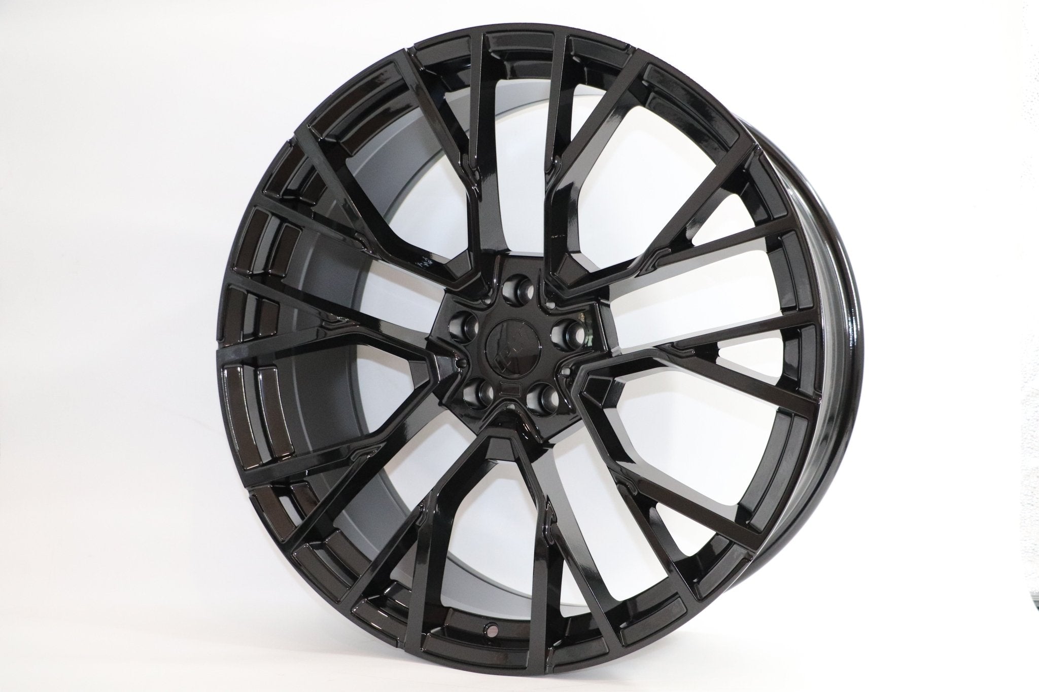 W706 F3019 Gloss Black 22x10.5 ET43 5x120 CB74.1
