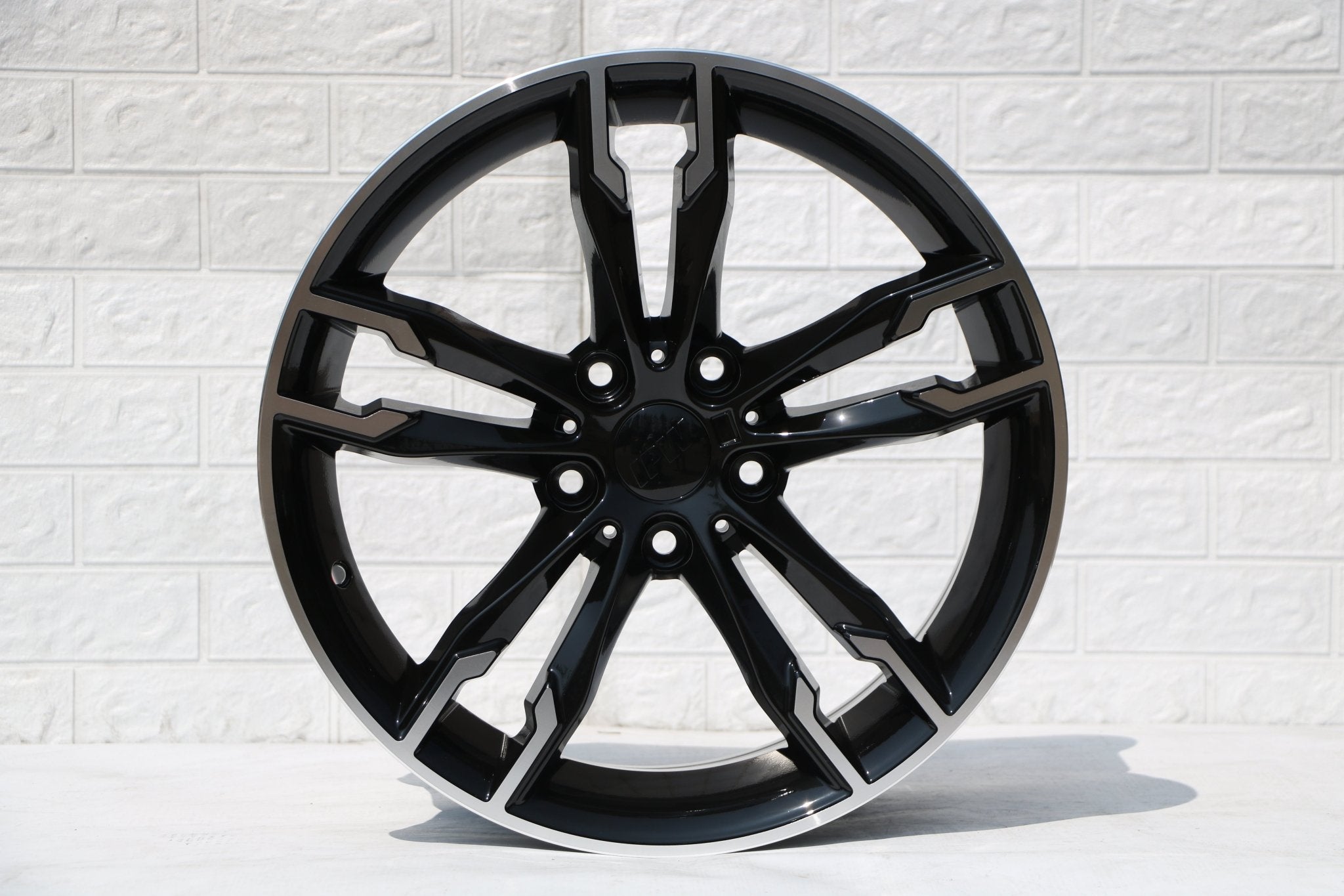W707 1257 Black Machined Face 19x8.5 ET30 5x120 CB72.56