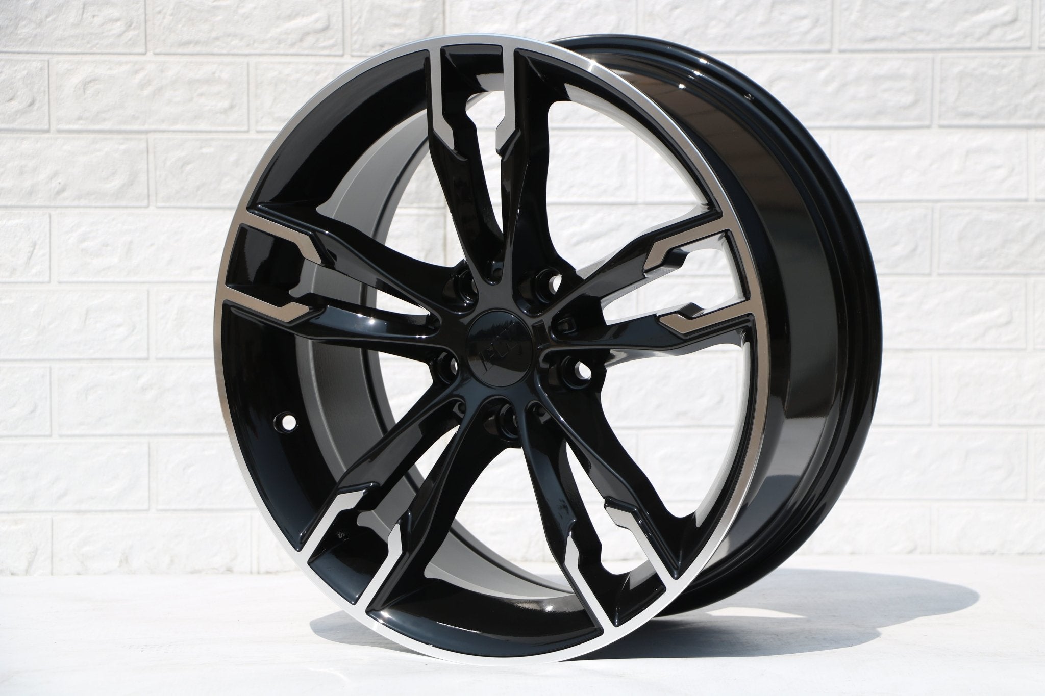 W707 1257 Black Machined Face 19x8.5 ET30 5x120 CB72.56