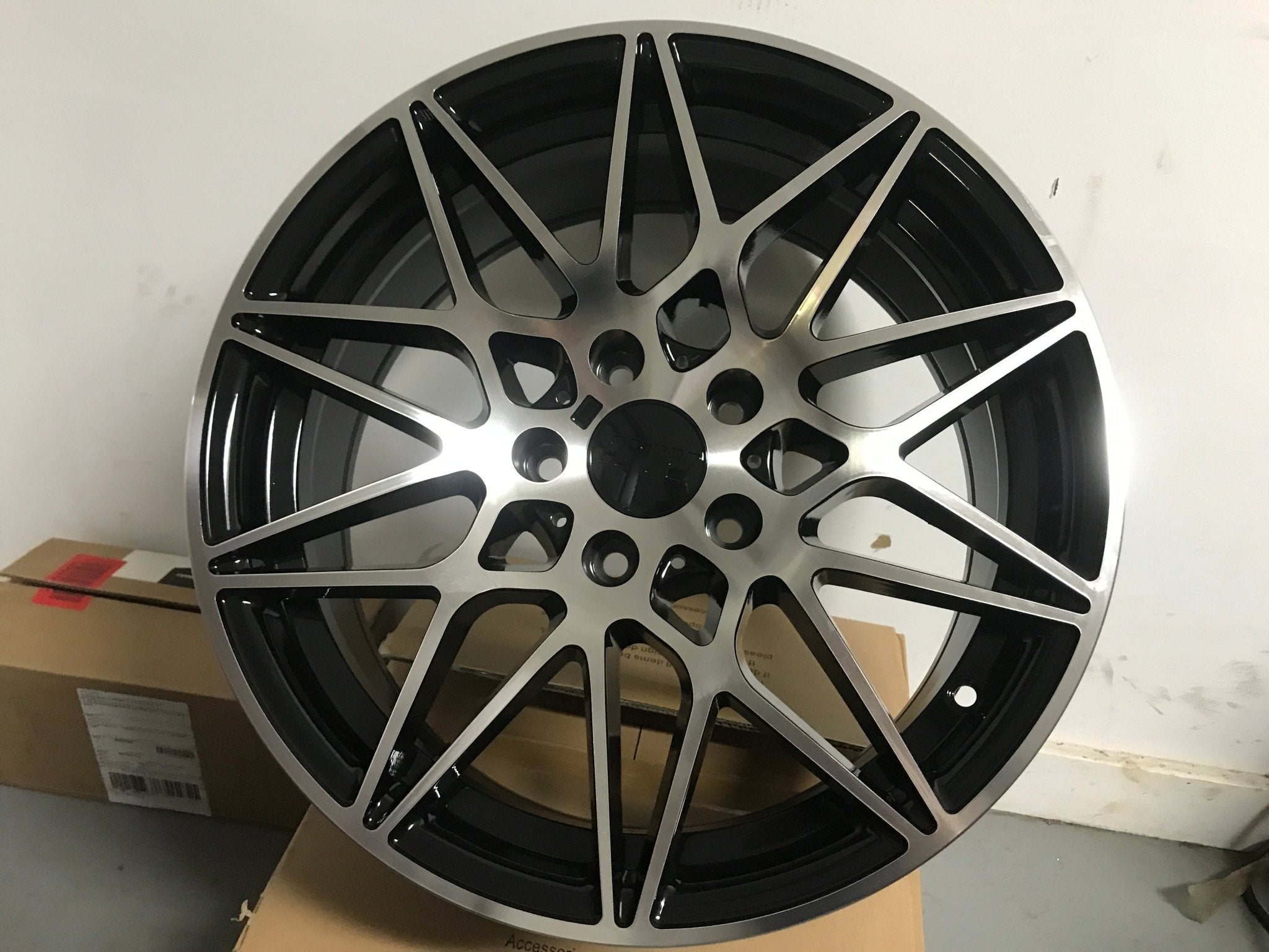 W709 1147 Black Machined Face 18x8.0 ET35 5x120 CB72.5