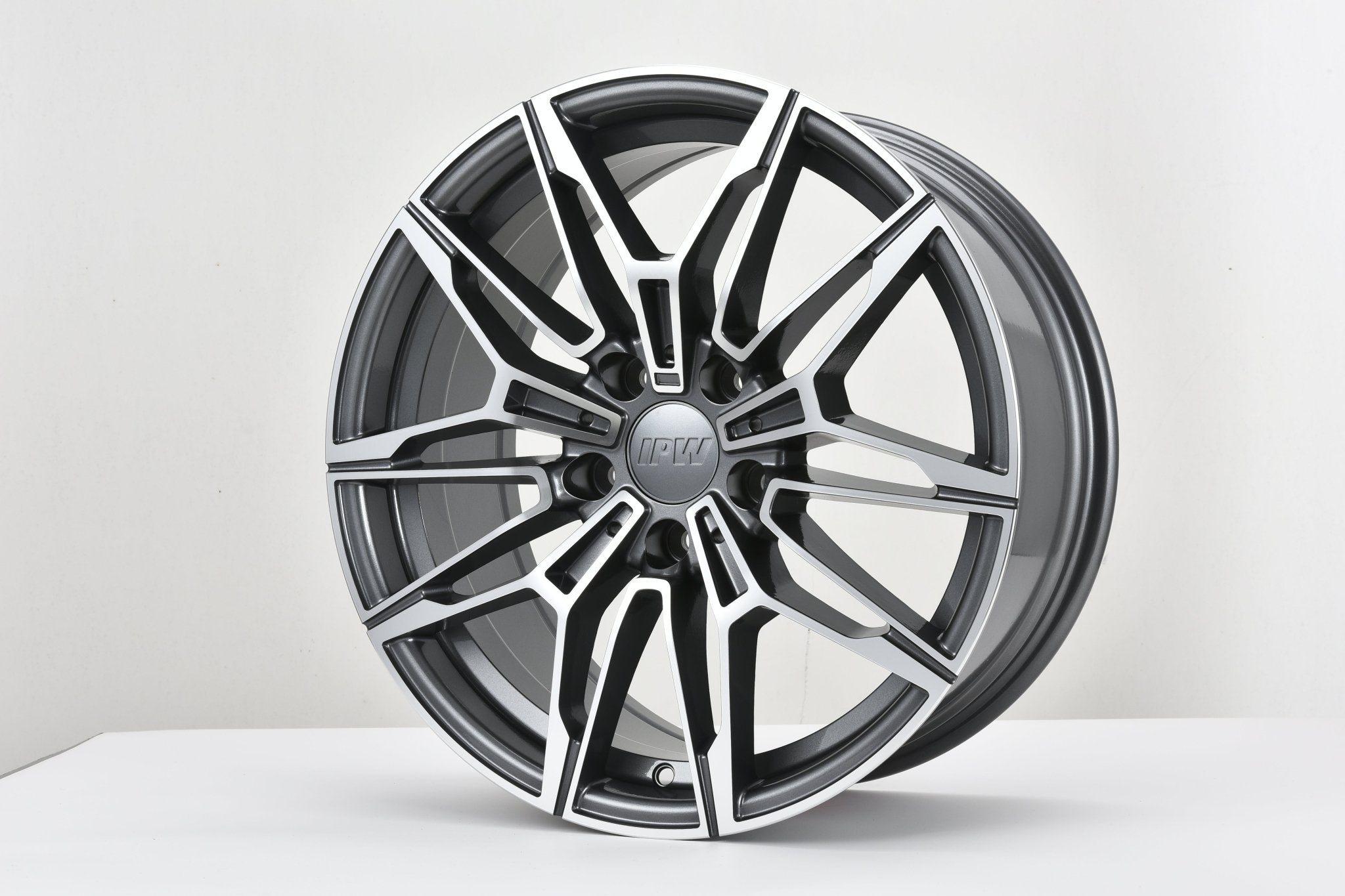 W714 D1677 Gunmetal Machined Face 19x9.0 Et35 5x120 CB72.56