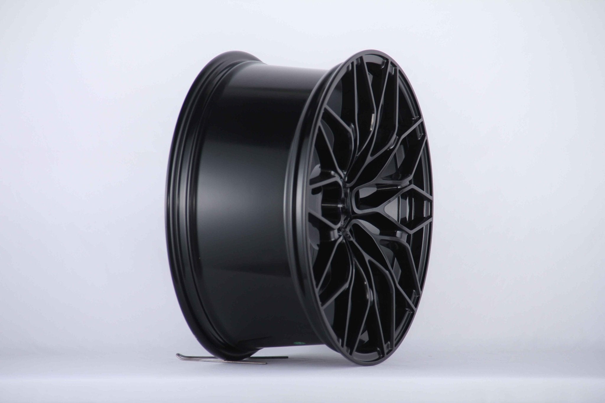W719 1845 Gloss Black 19x9.0 ET35 5x120 CB72.56