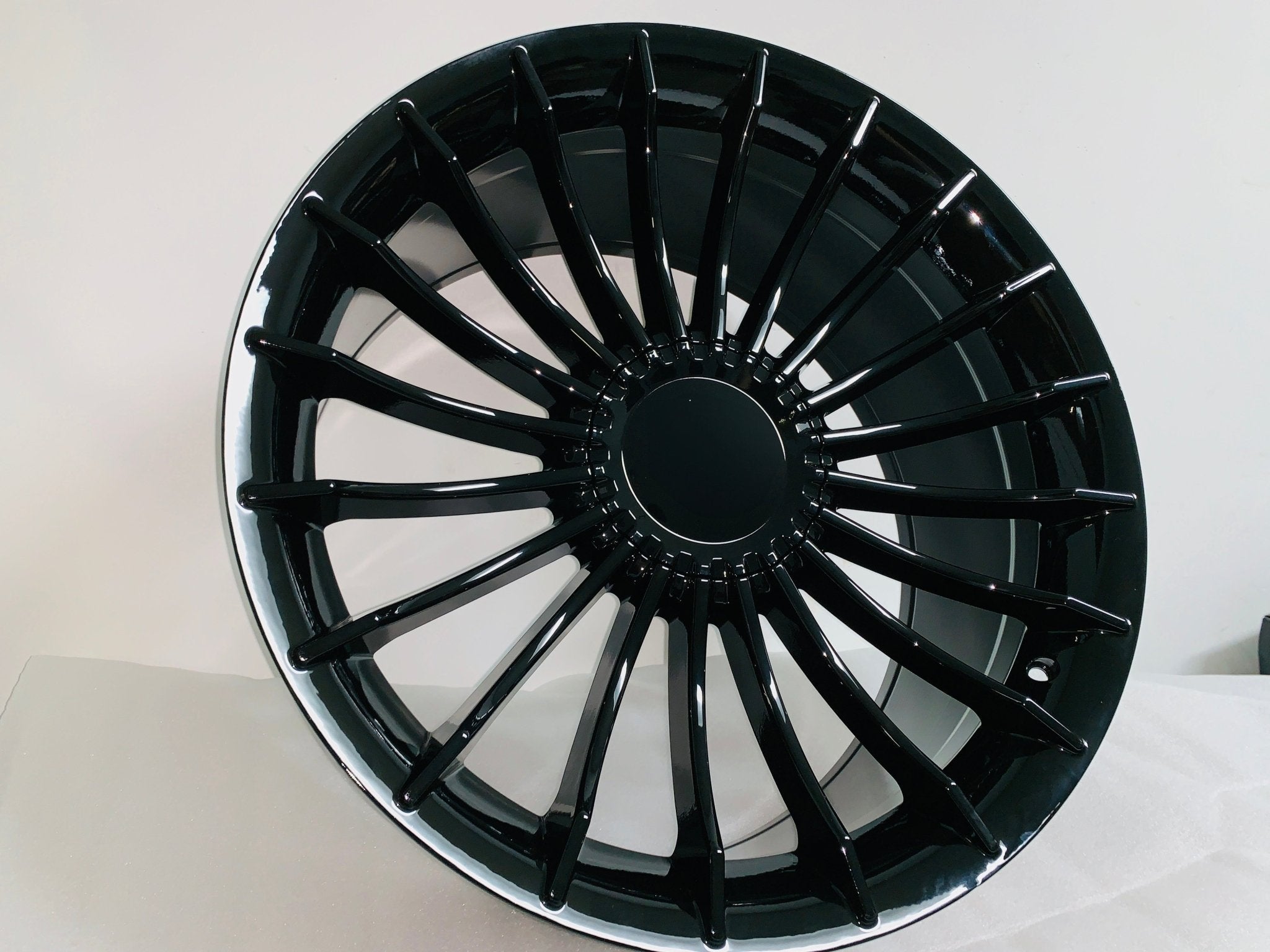 W724 1023 Gloss Black 20x8.5 ET14 CB72.56 5x112/120 C191-B MB-1255