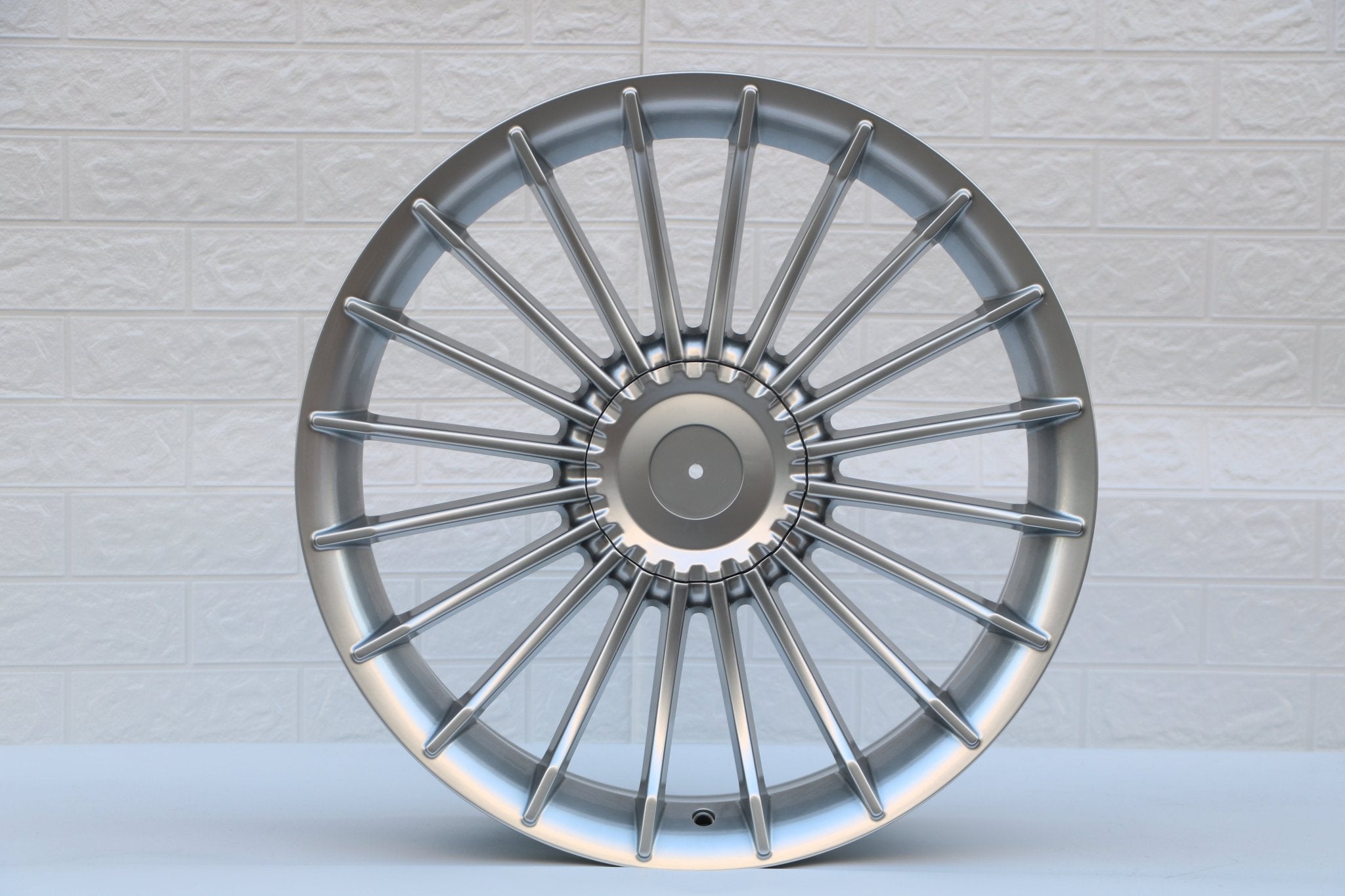 W724 1023 Hyper Silver 20x8.5 ET14 CB72.6 5x112/120