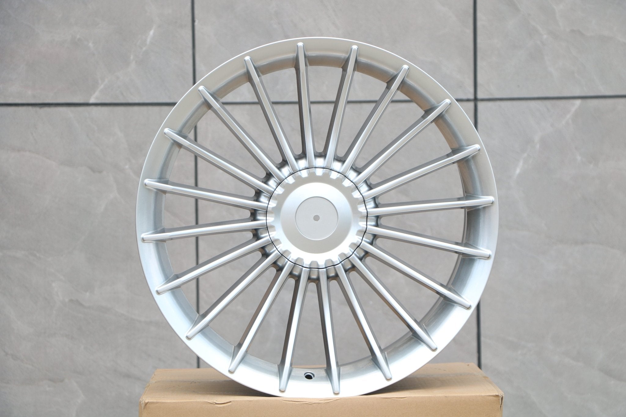 W724 1023 Hyper Silver 20x8.5 ET14 CB72.6 5x112/120
