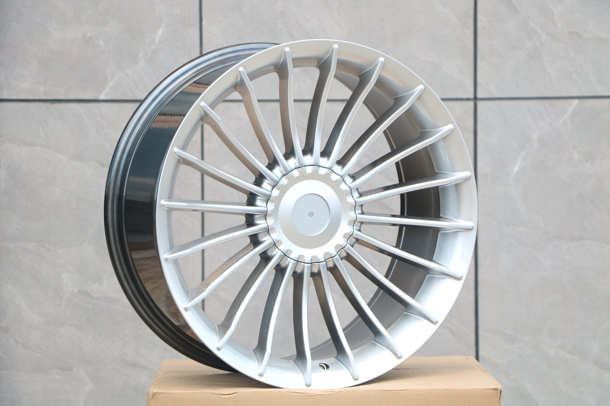 W724 Hyper Silver 20x9.5 ET20 CB72.6 5x112/120
