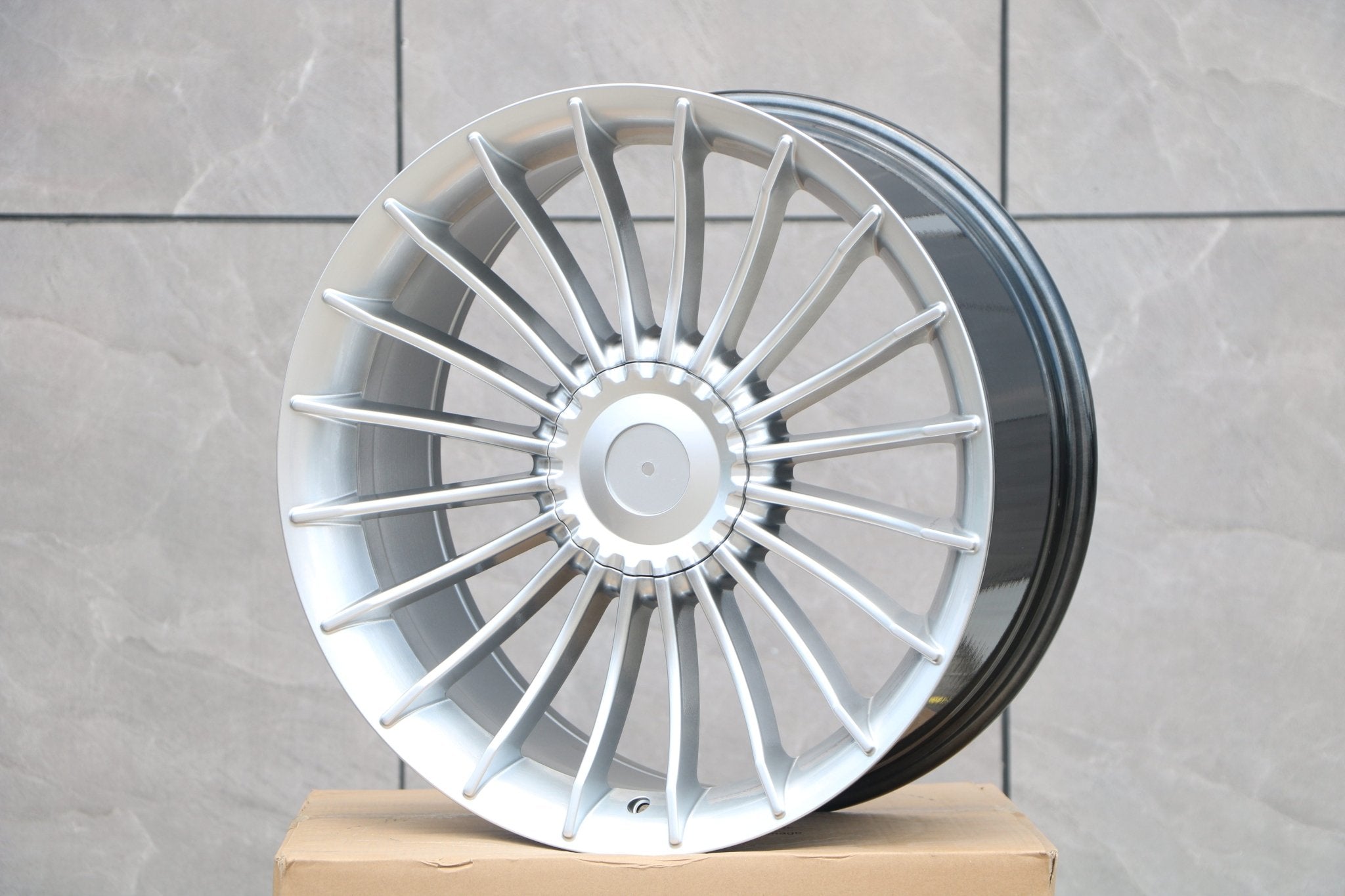 W724 Hyper Silver 20x9.5 ET20 CB72.6 5x112/120