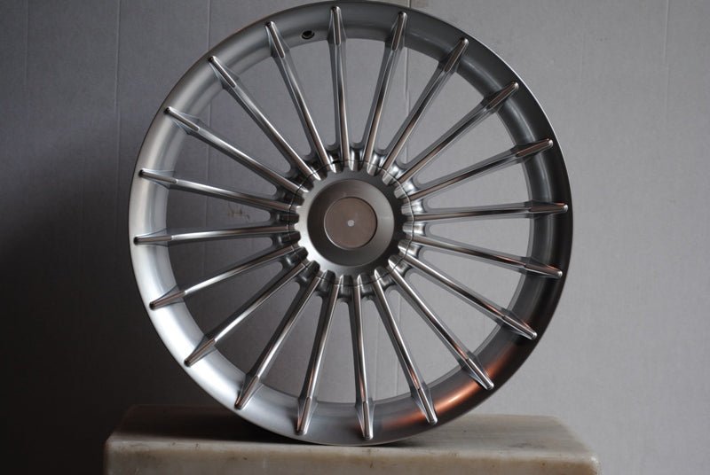 W724 Hyper Silver 20x9.5 ET20 CB72.6 5x112/120