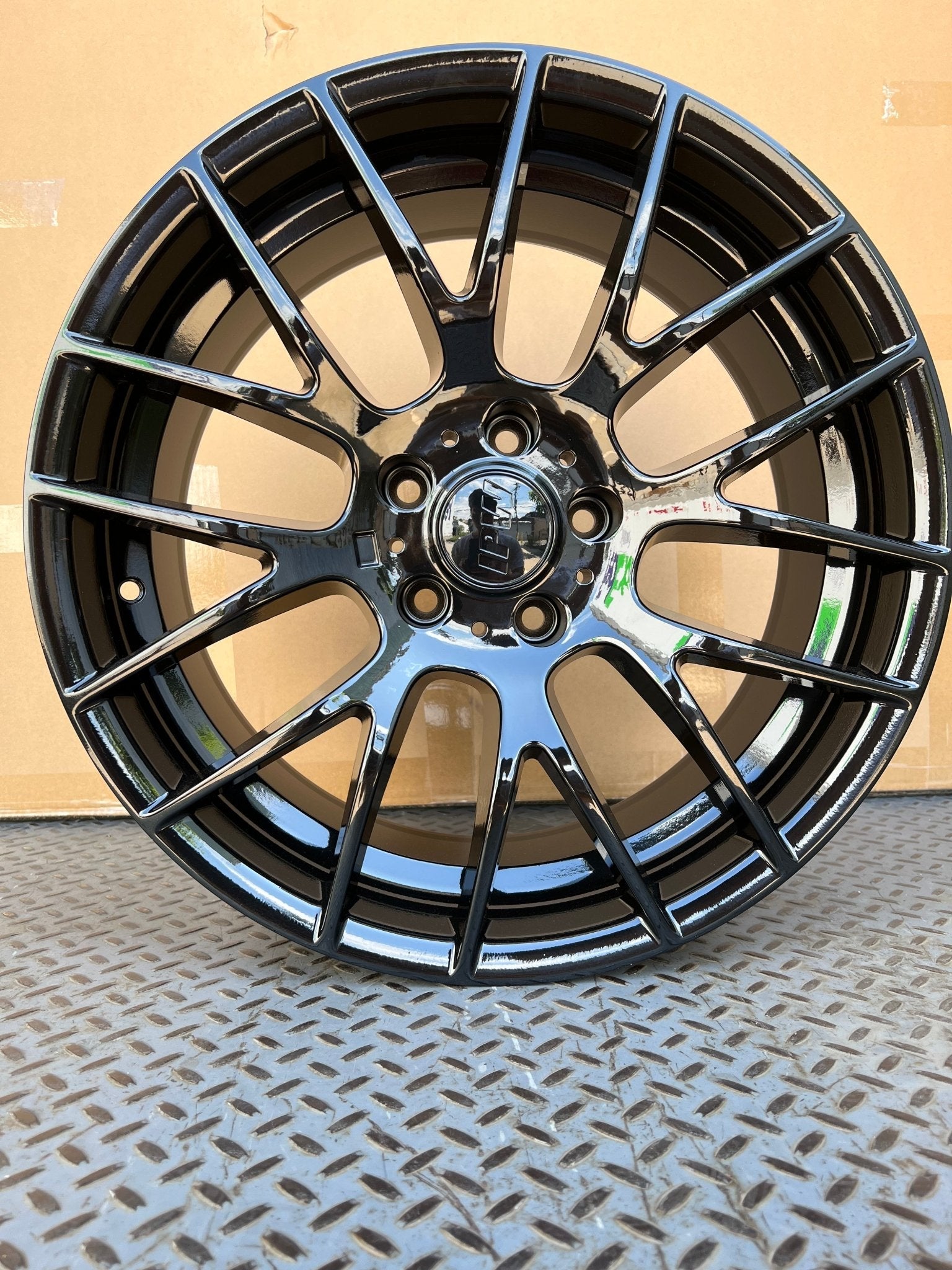 W725 956 Gloss Black 19x9.5 ET35 5x120 CB72.56