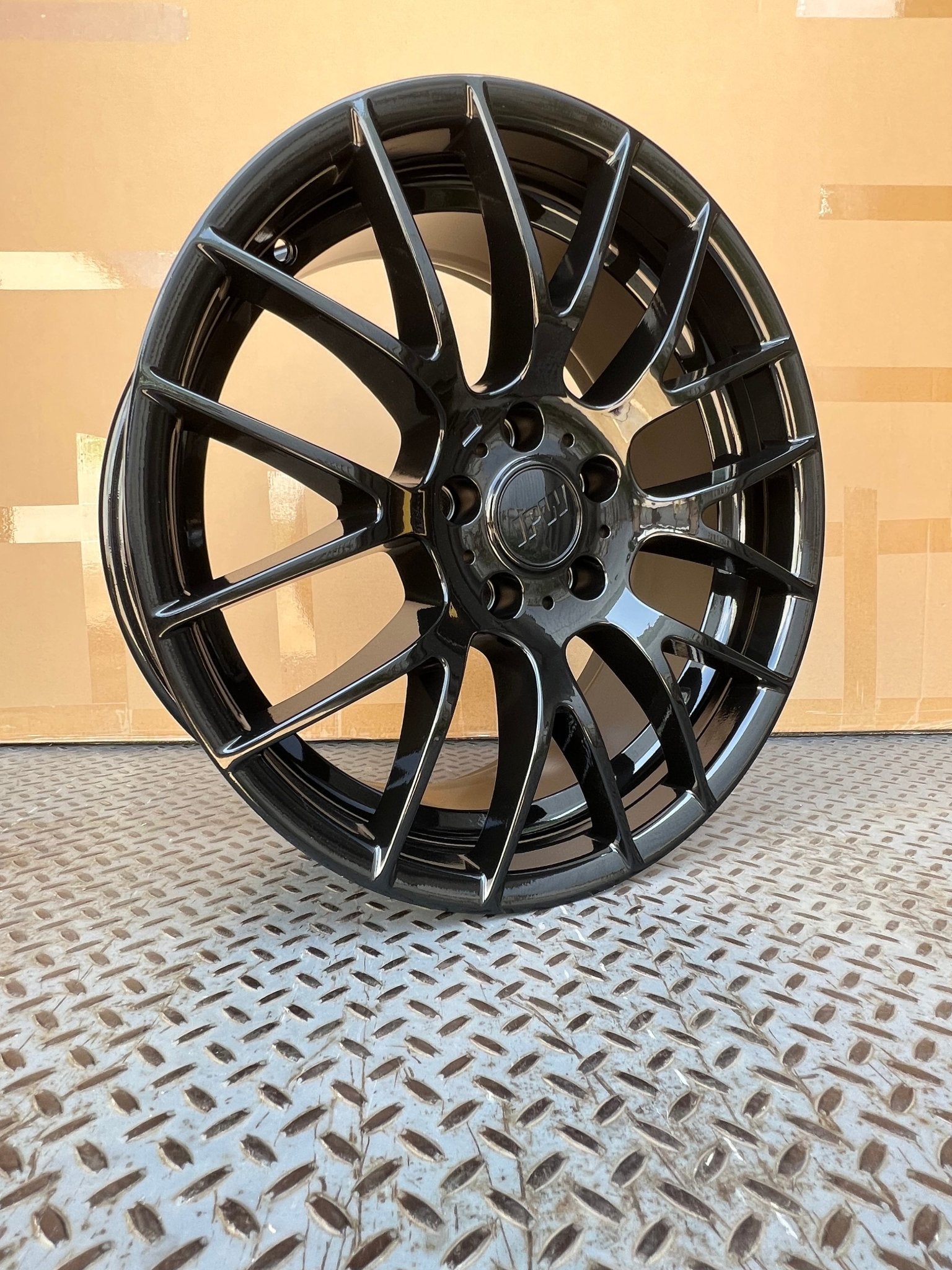 W725 956 Gloss Black 19x9.5 ET35 5x120 CB72.56