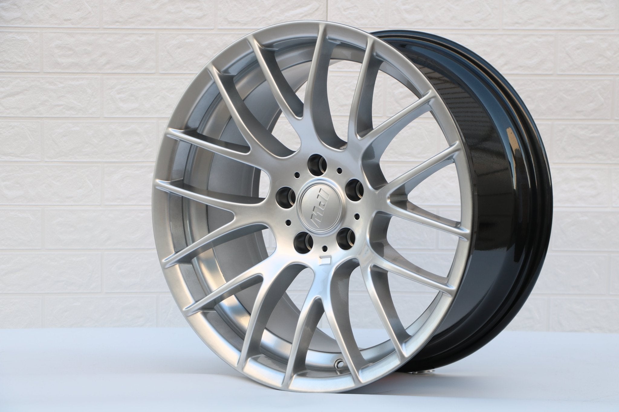 W725 Hyper Silver 18*9.0 ET35 5*120 CB72.56