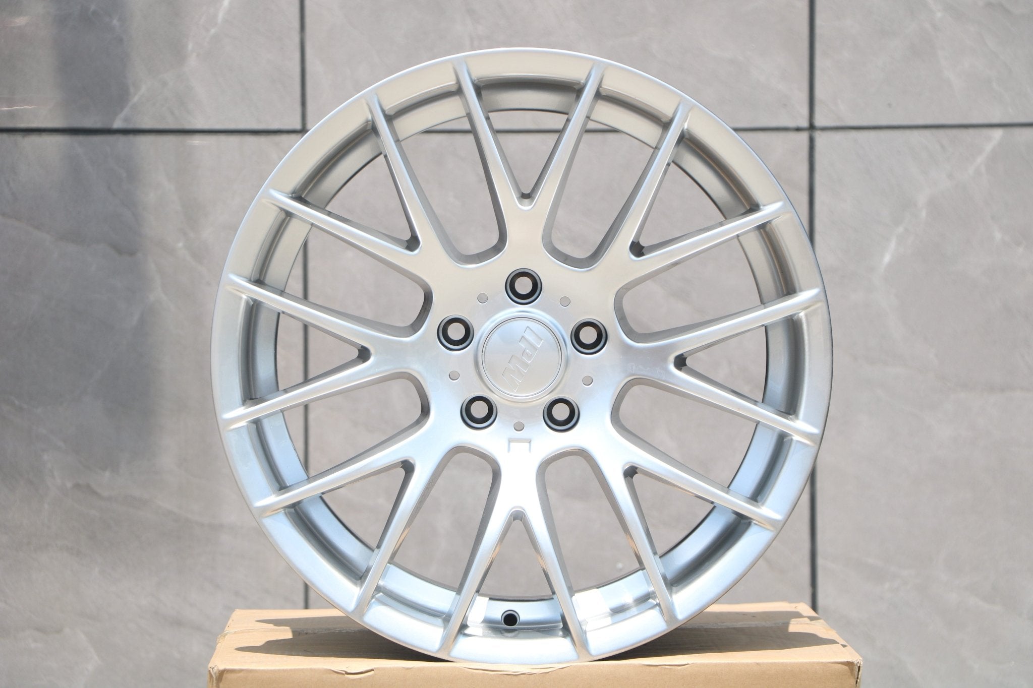 W725 Hyper Silver 18*8.0 ET35 5*120 CB72.56