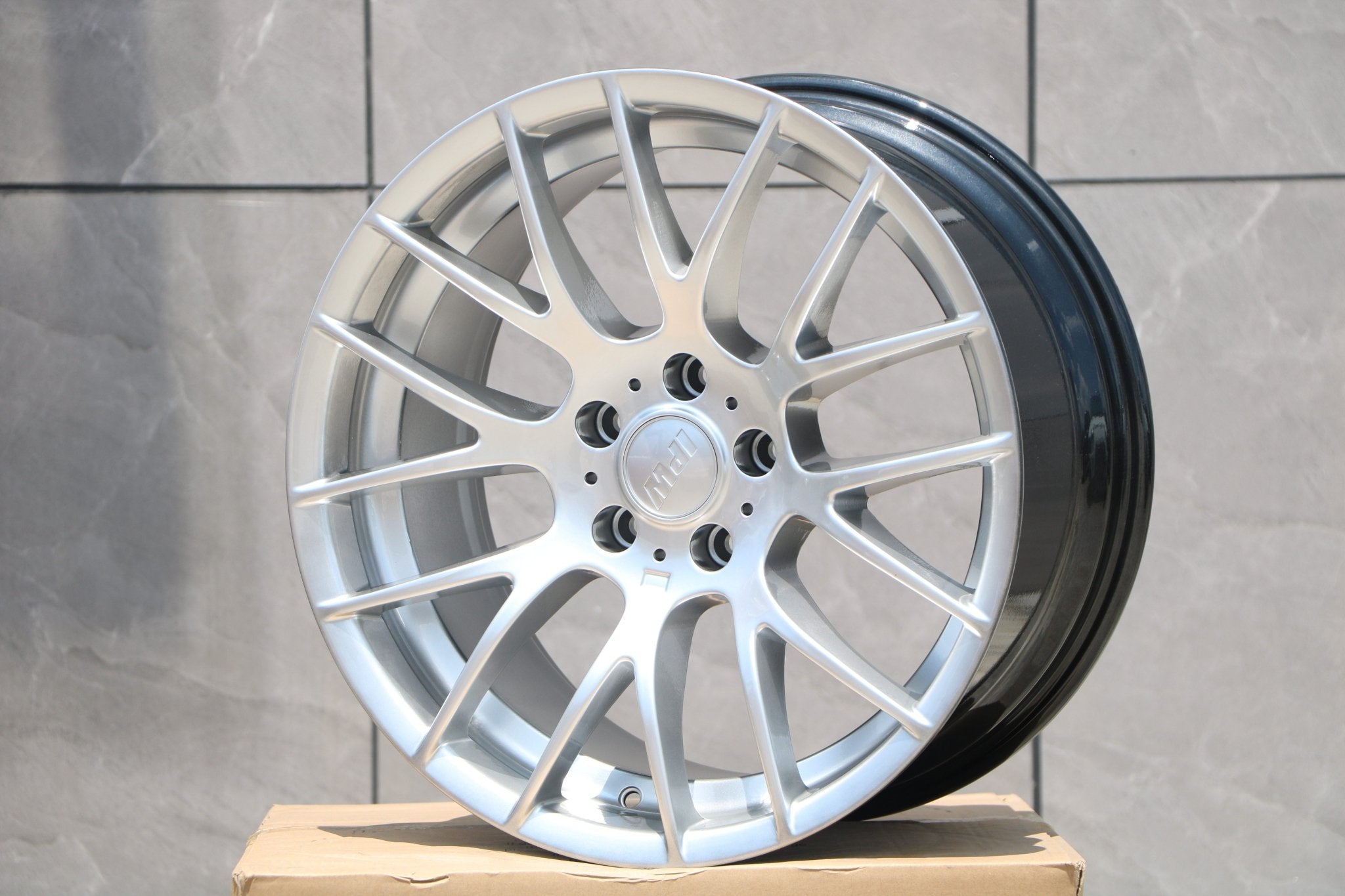 W725 Hyper Silver 18*9.0 ET35 5*120 CB72.56