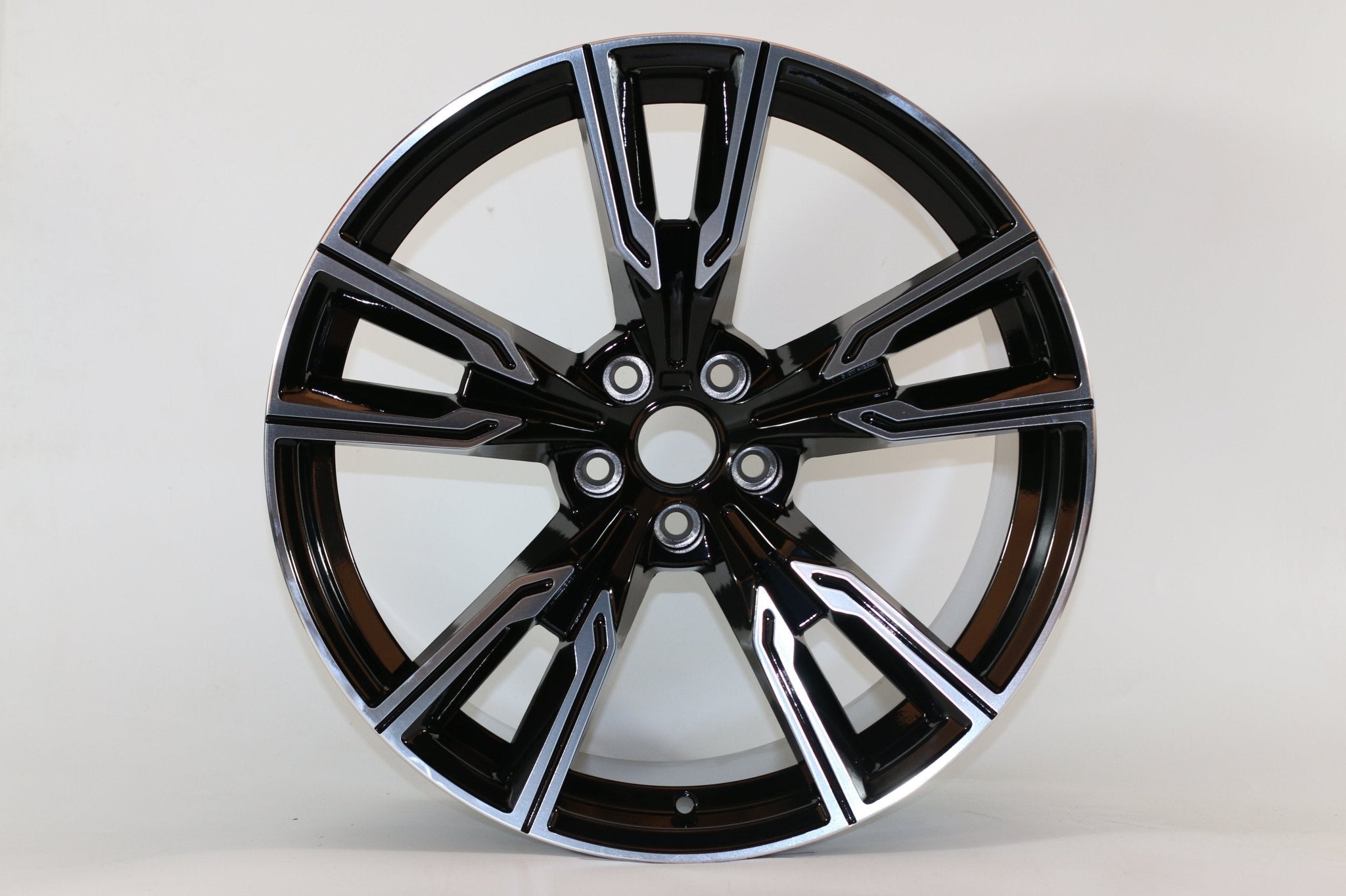 W743 7113 Black Machined Face 22x9.5 ET40 5x120 CB74.1