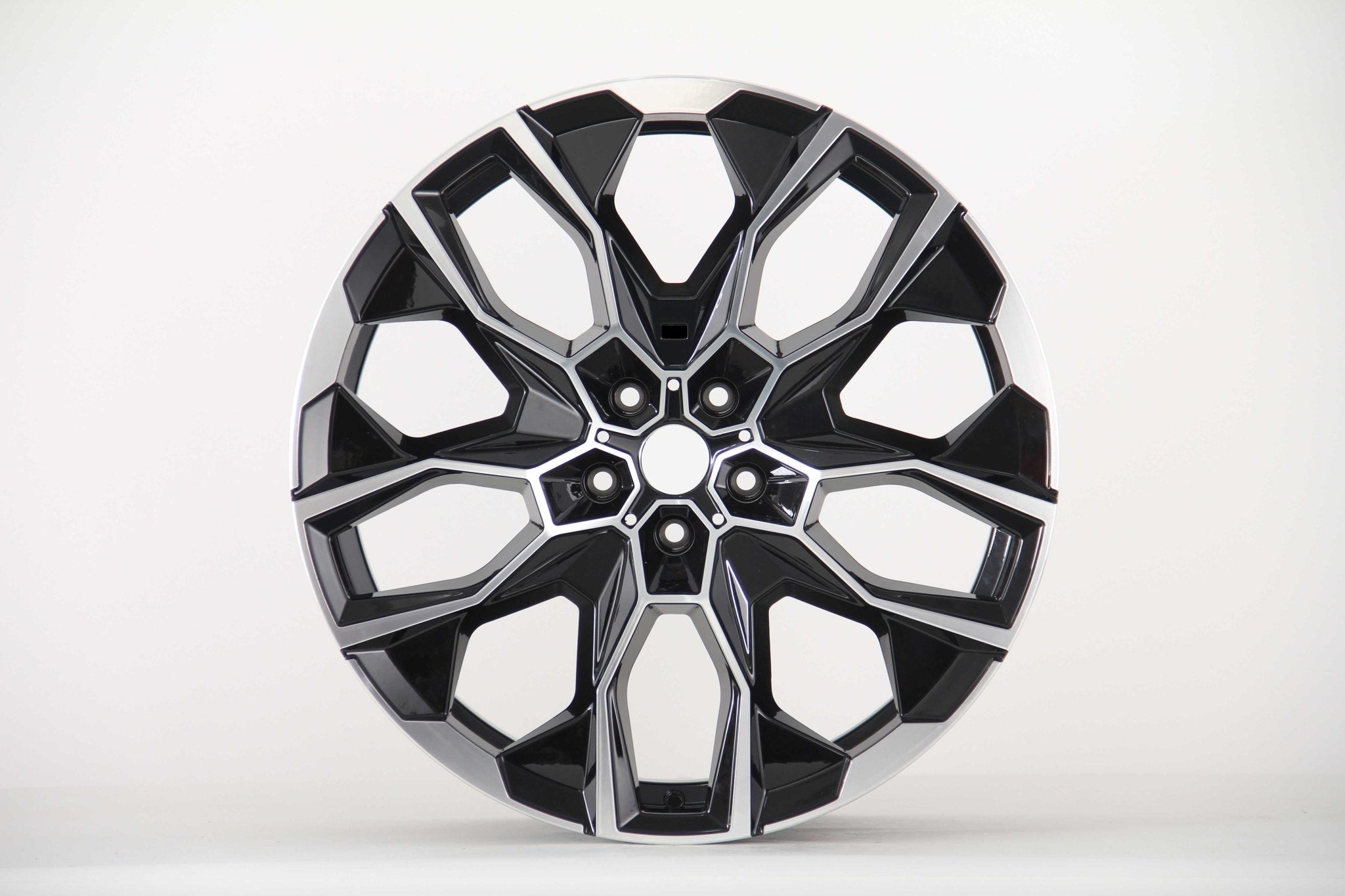 W746 7118 Black Machined Face 22x9.5 ET40 5x120 CB74.1