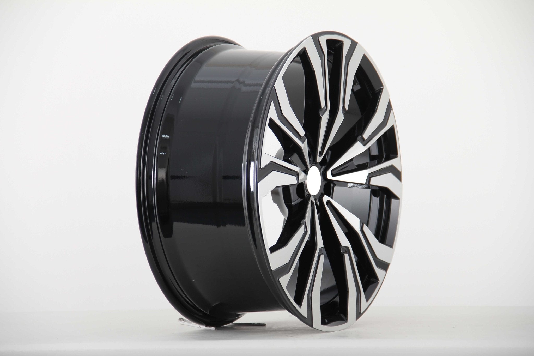 W747 IVF-3175 Black Machined Face 22x10.5 ET38 5x120 CB74.1