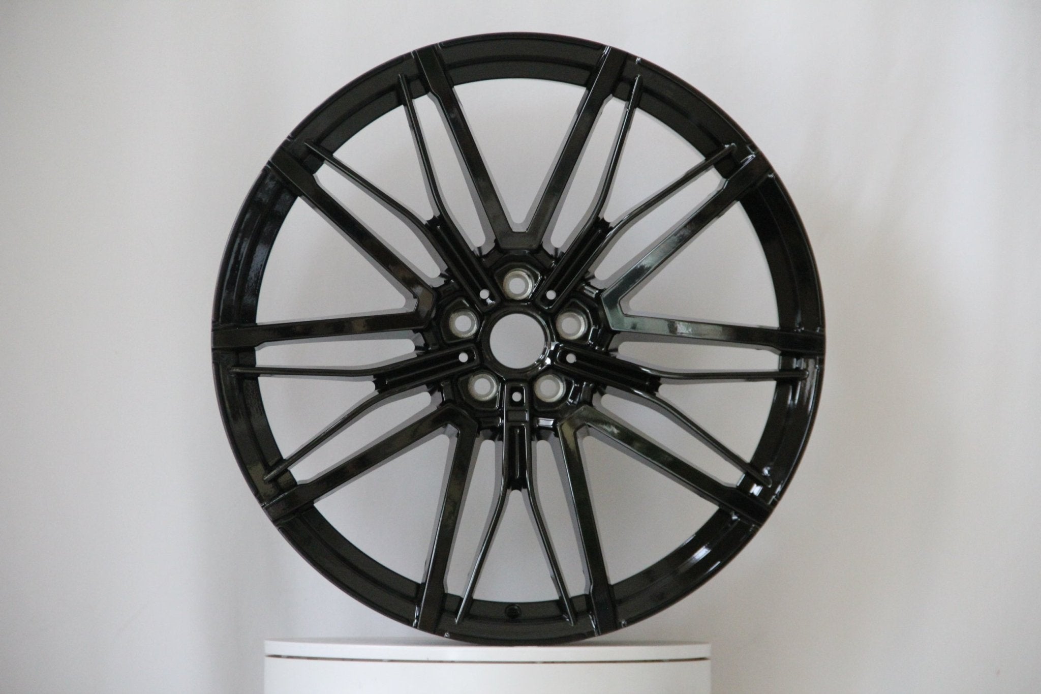 W749 7120 Gloss Black 19x8.0 ET35 5x120 CB72.6