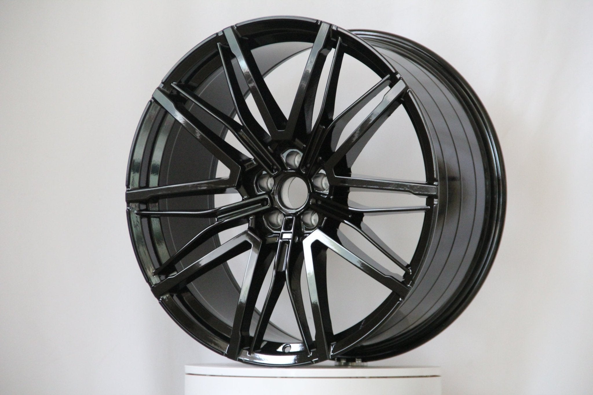 W749 7120 Gloss Black 19x9.0 ET42 5x112 CB66.5