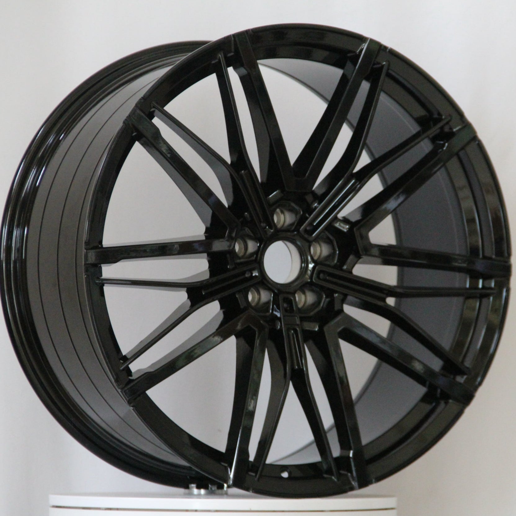 W749 7120 Gloss Black 19x9.0 ET42 5x120 CB72.6